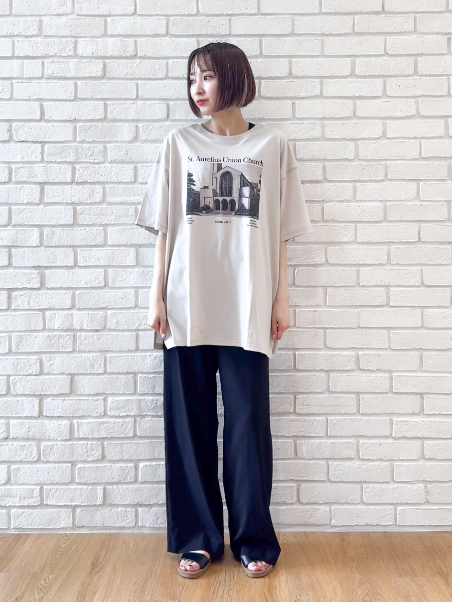 𝐜𝐡𝐢𝐤𝐚さんの「SHOO･LA･RUE｜【体型カバー】ゆるっとBIGアソートTシャツ」を使ったコーディネート