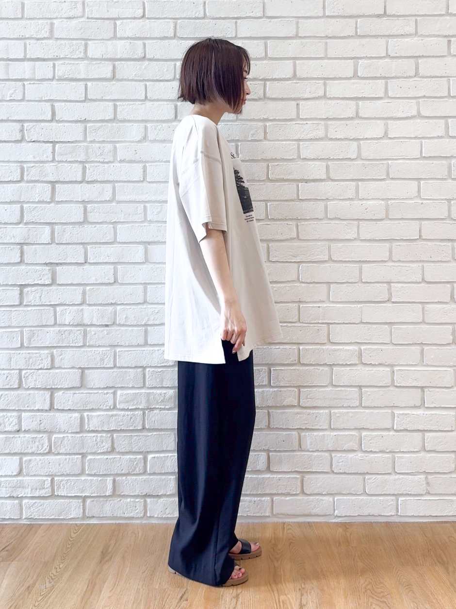 𝐜𝐡𝐢𝐤𝐚さんの「SHOO･LA･RUE｜【体型カバー】ゆるっとBIGアソートTシャツ」を使ったコーディネート