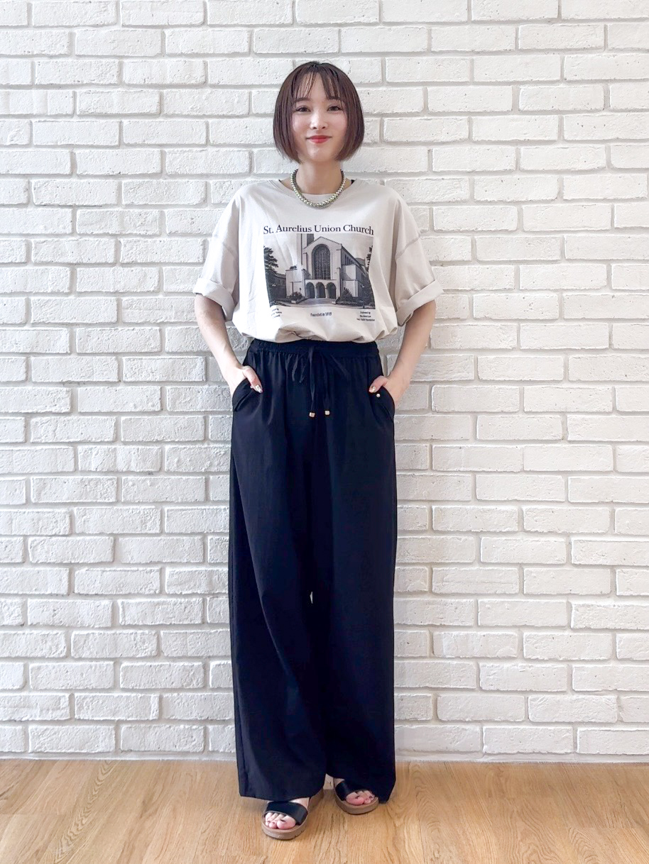 𝐜𝐡𝐢𝐤𝐚さんの「SHOO･LA･RUE｜【体型カバー】ゆるっとBIGアソートTシャツ」を使ったコーディネート
