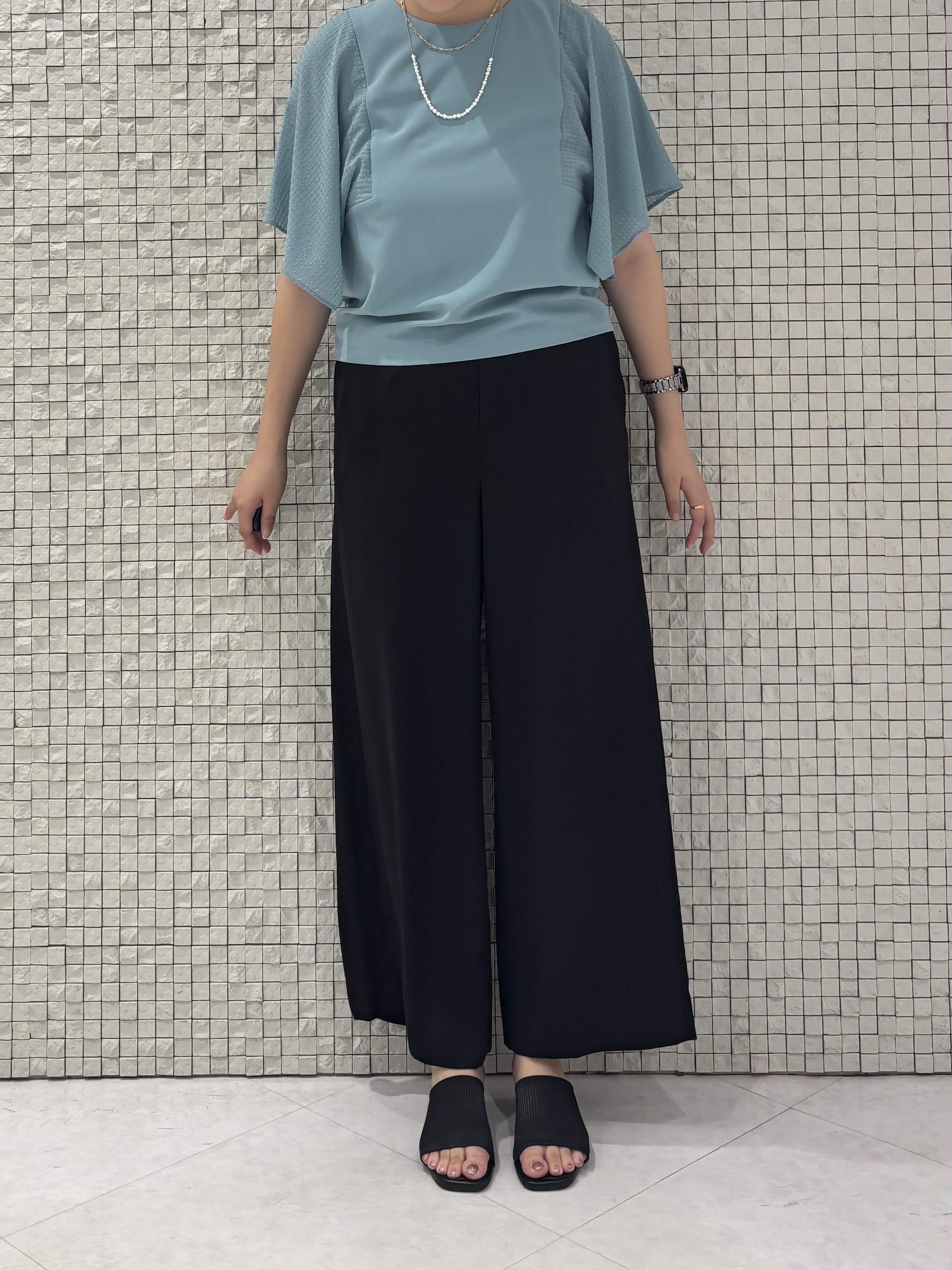koharuさんの「INDIVI｜【洗える／シアーチェック柄】異素材コンビスリーブトップス」を使ったコーディネート