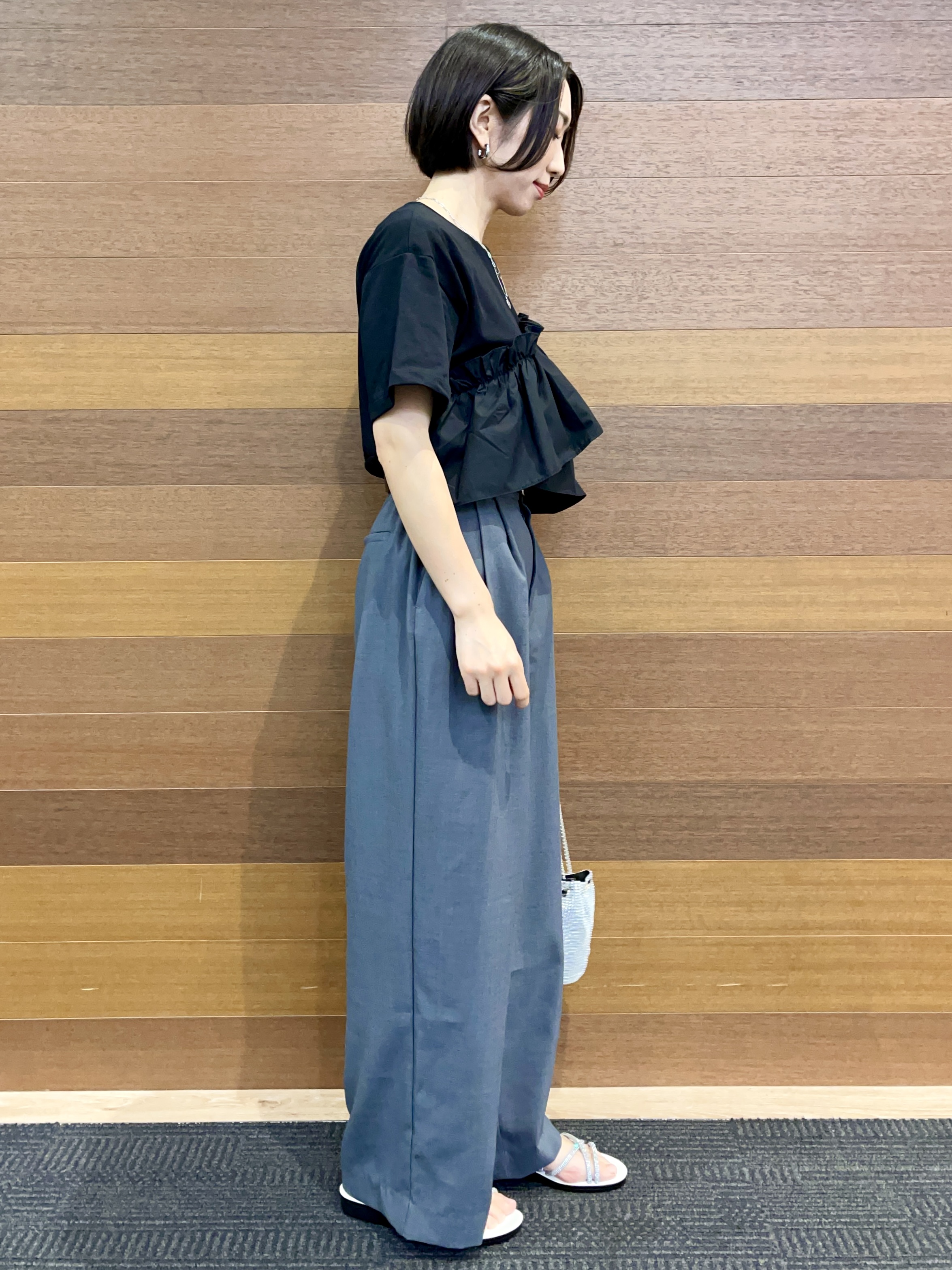umiさんの「OPAQUE.CLIP｜【接触冷感】アシメフリルドッキングカットソー《洗濯機OK》」を使ったコーディネート