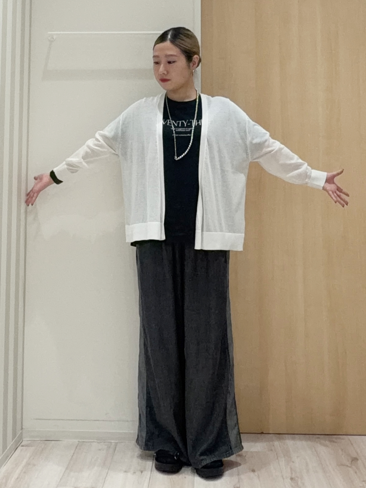 KAIRIさんの「SHOO･LA･RUE｜【洗濯機可/S-LL】オンにもオフにも マルチに使えるボタンレスカーディガン」を使ったコーディネート