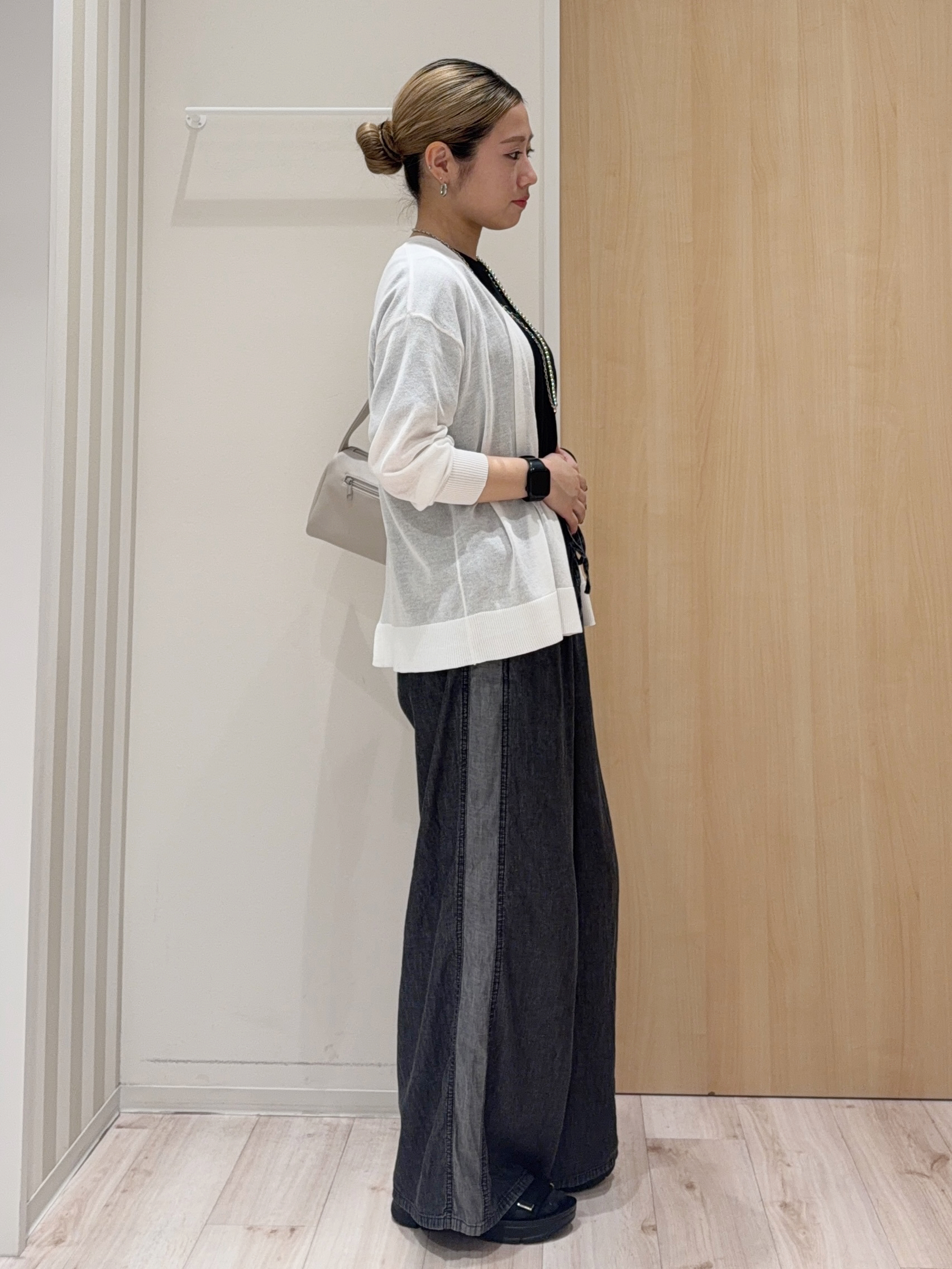 KAIRIさんの「SHOO･LA･RUE｜【洗濯機可/S-LL】オンにもオフにも マルチに使えるボタンレスカーディガン」を使ったコーディネート