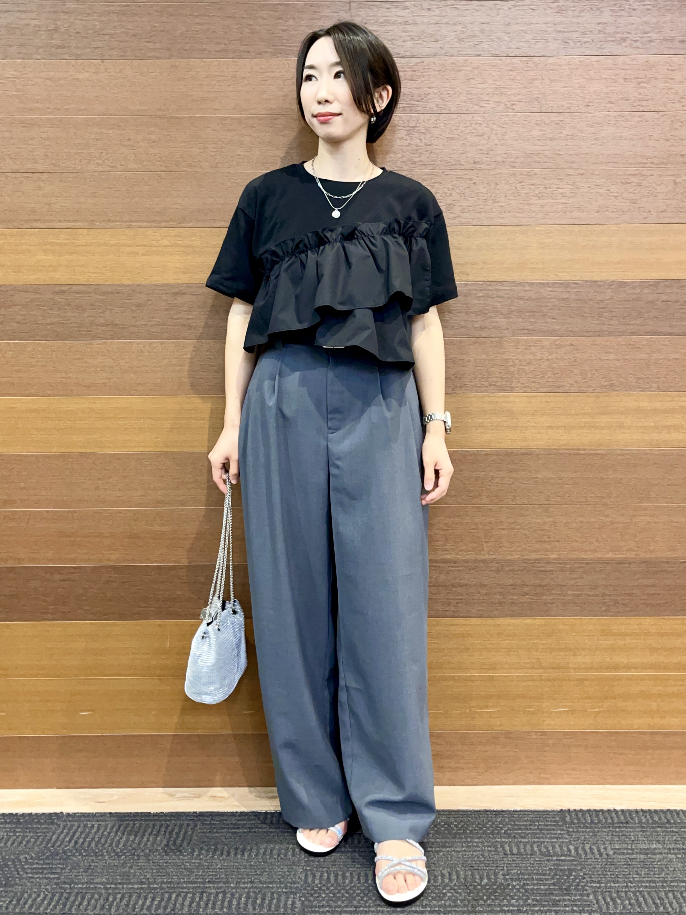 umiさんの「OPAQUE.CLIP｜【接触冷感】アシメフリルドッキングカットソー《洗濯機OK》」を使ったコーディネート