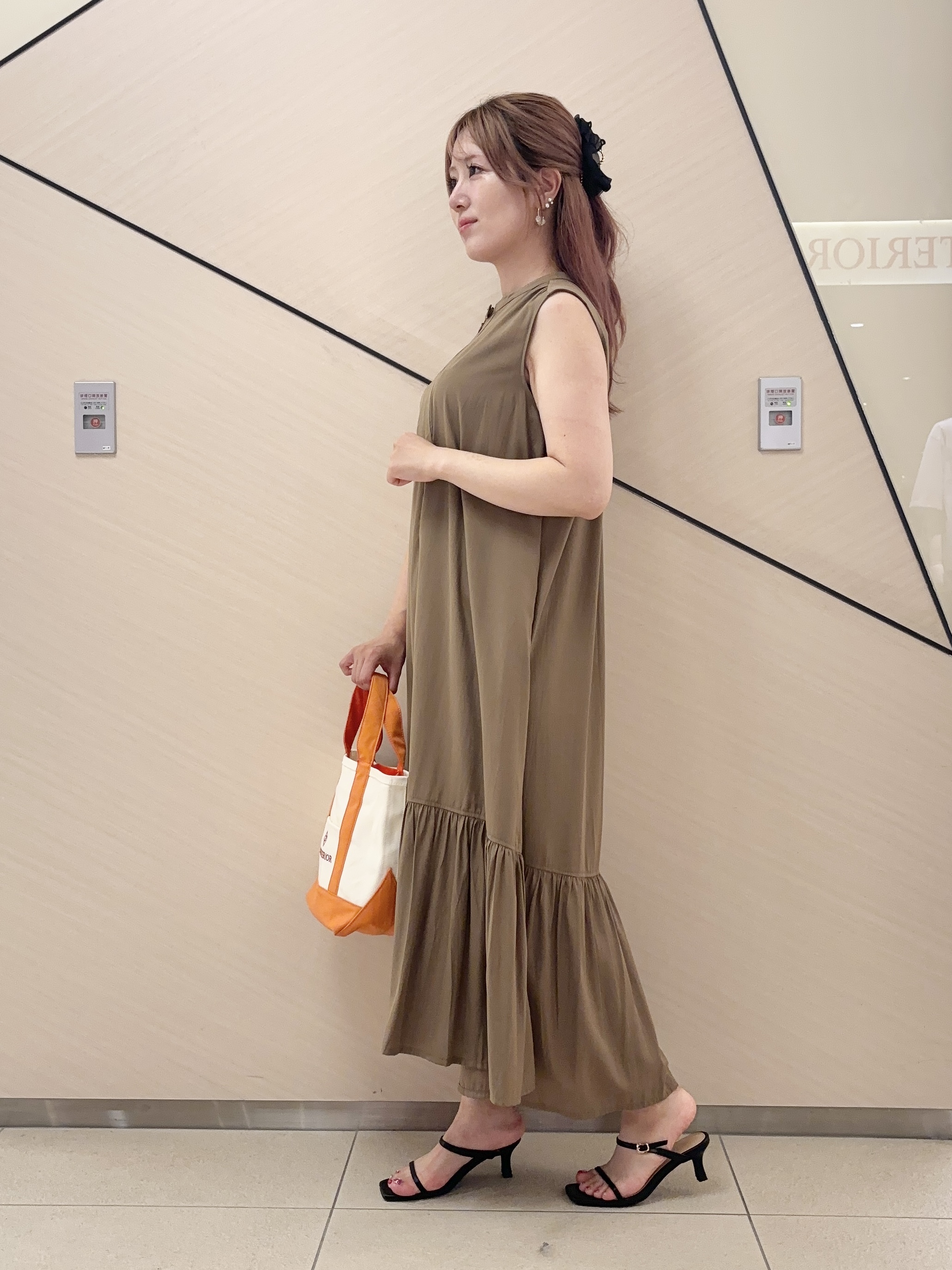 Rinaさんの「DRESSTERIOR｜【otonaMUSE5月号掲載】スキニーベルトサンダル」を使ったコーディネート