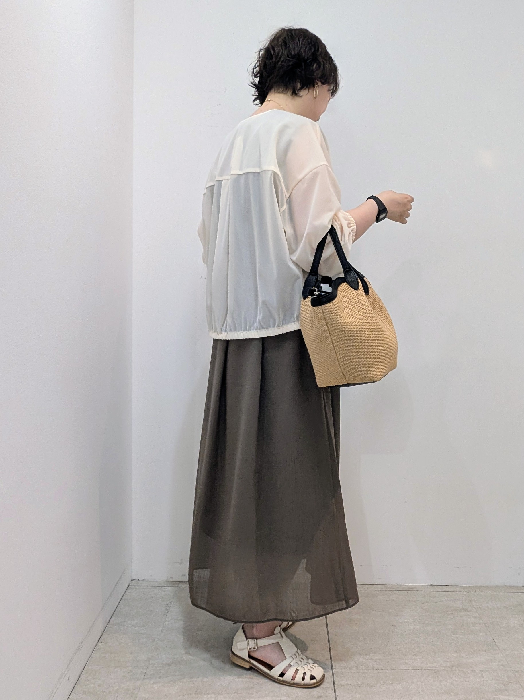 いこさんの「UNTITLED｜【秋羽織り/ジップ】トリコットシアーブラウス」を使ったコーディネート