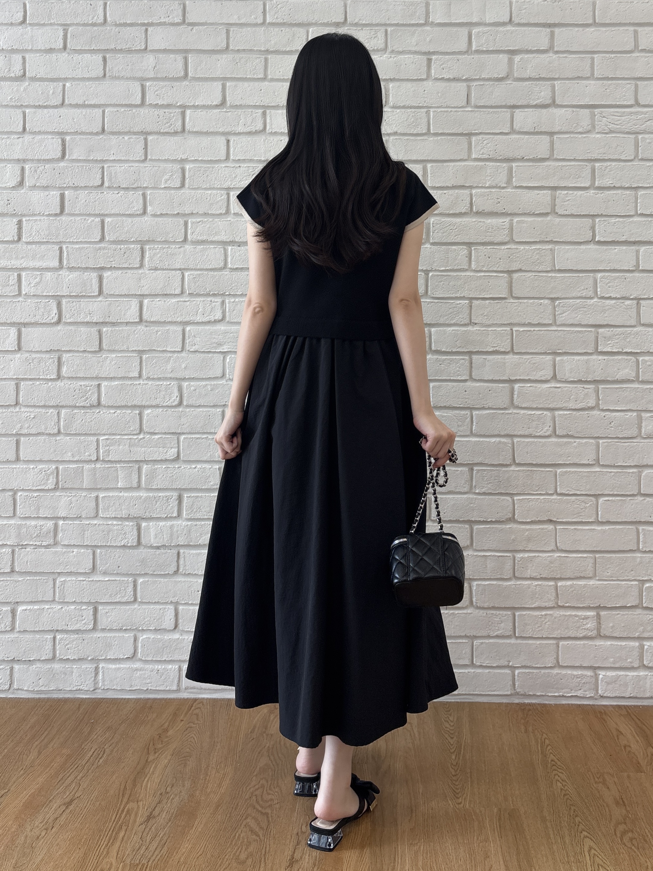 AOIさんの「Couture brooch｜【洗濯機可】バイカラー ニットドッキング ワンピース」を使ったコーディネート