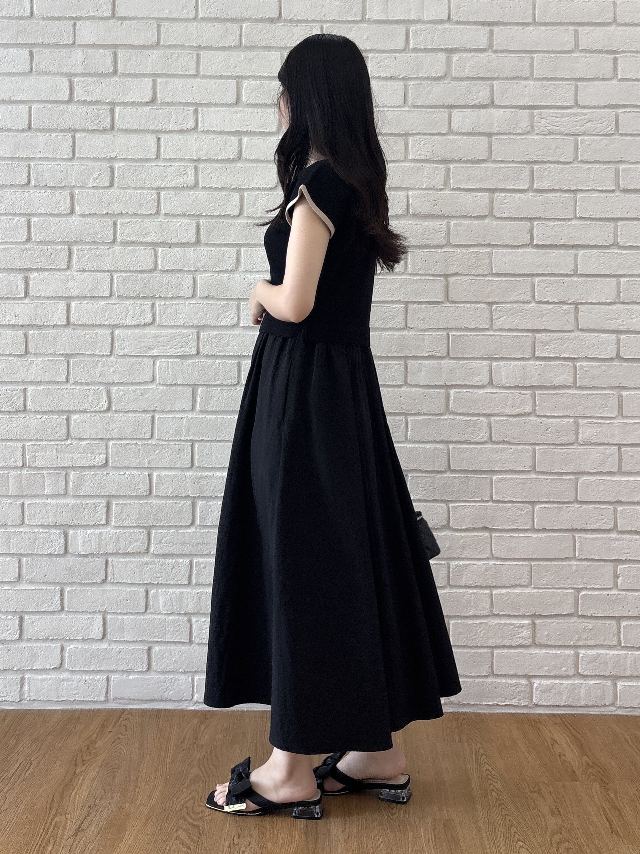 AOIさんの「Couture brooch｜【洗濯機可】バイカラー ニットドッキング ワンピース」を使ったコーディネート
