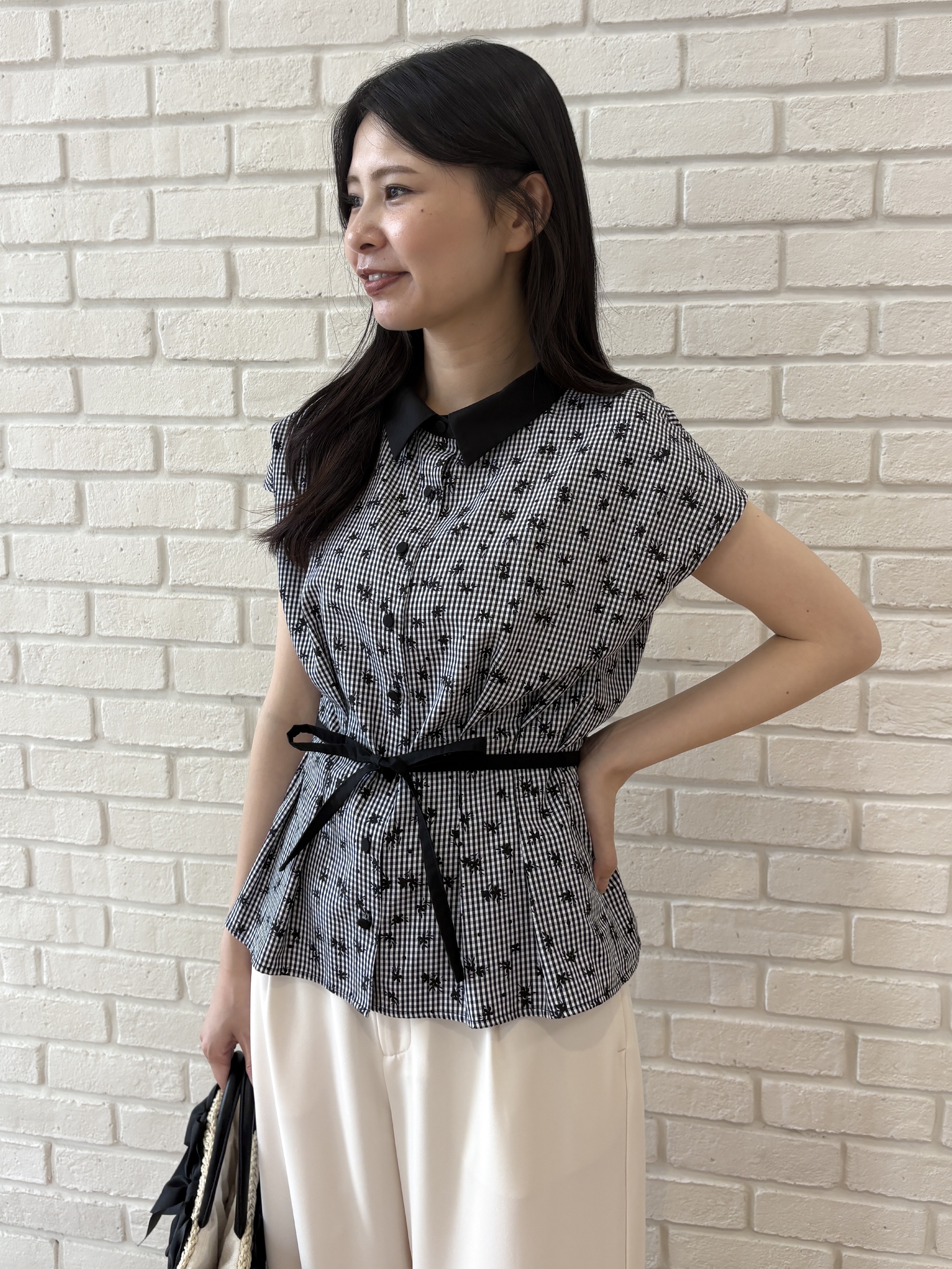 AOIさんの「Couture brooch｜【洗える】フラワープリント チェックシャツ」を使ったコーディネート