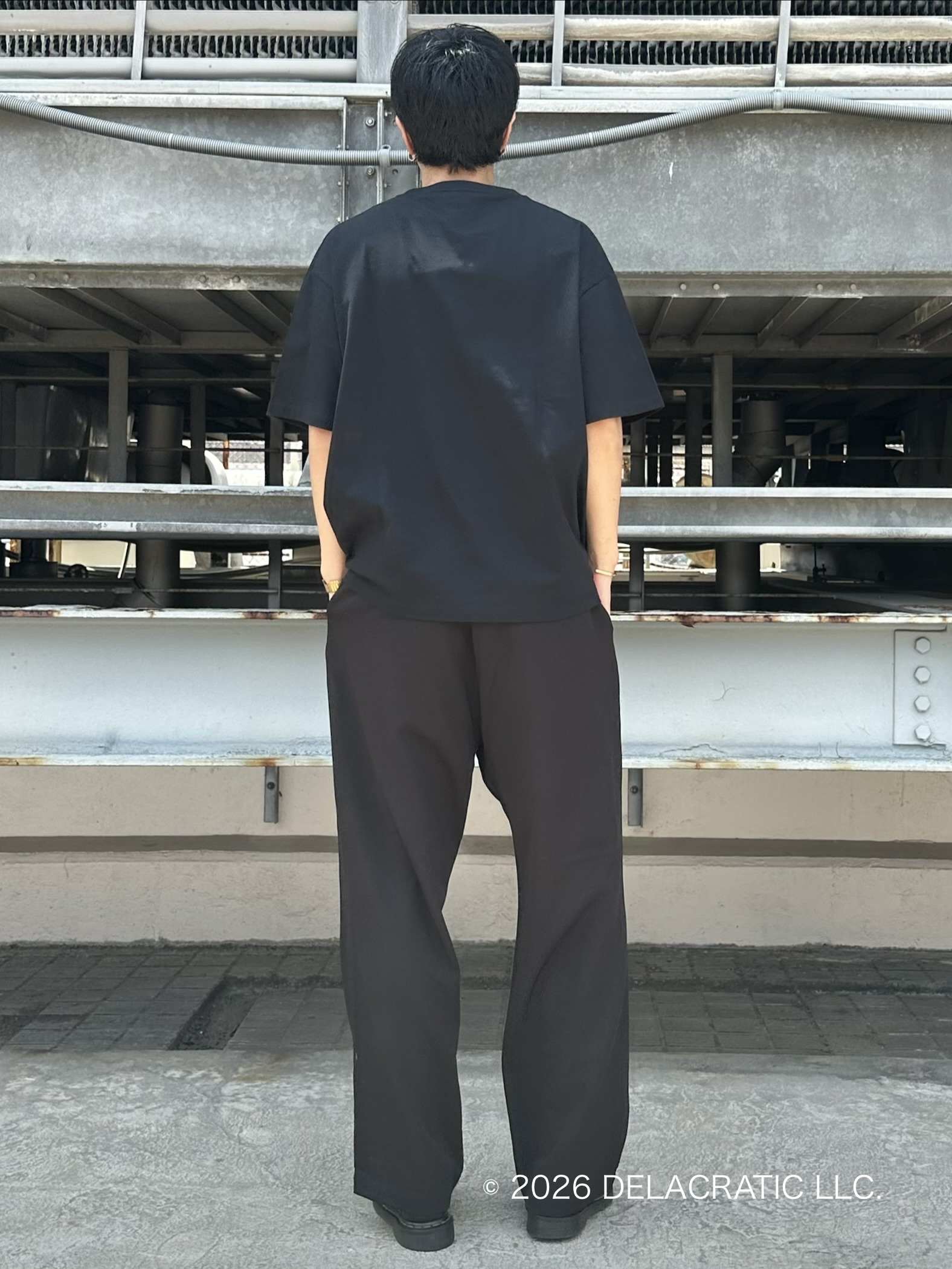 KOHEIさんの「tk.TAKEO KIKUCHI｜【防シワ／ストレッチ/セット対応可】smart shiftシリーズ バレルシルエットパンツ」を使ったコーディネート