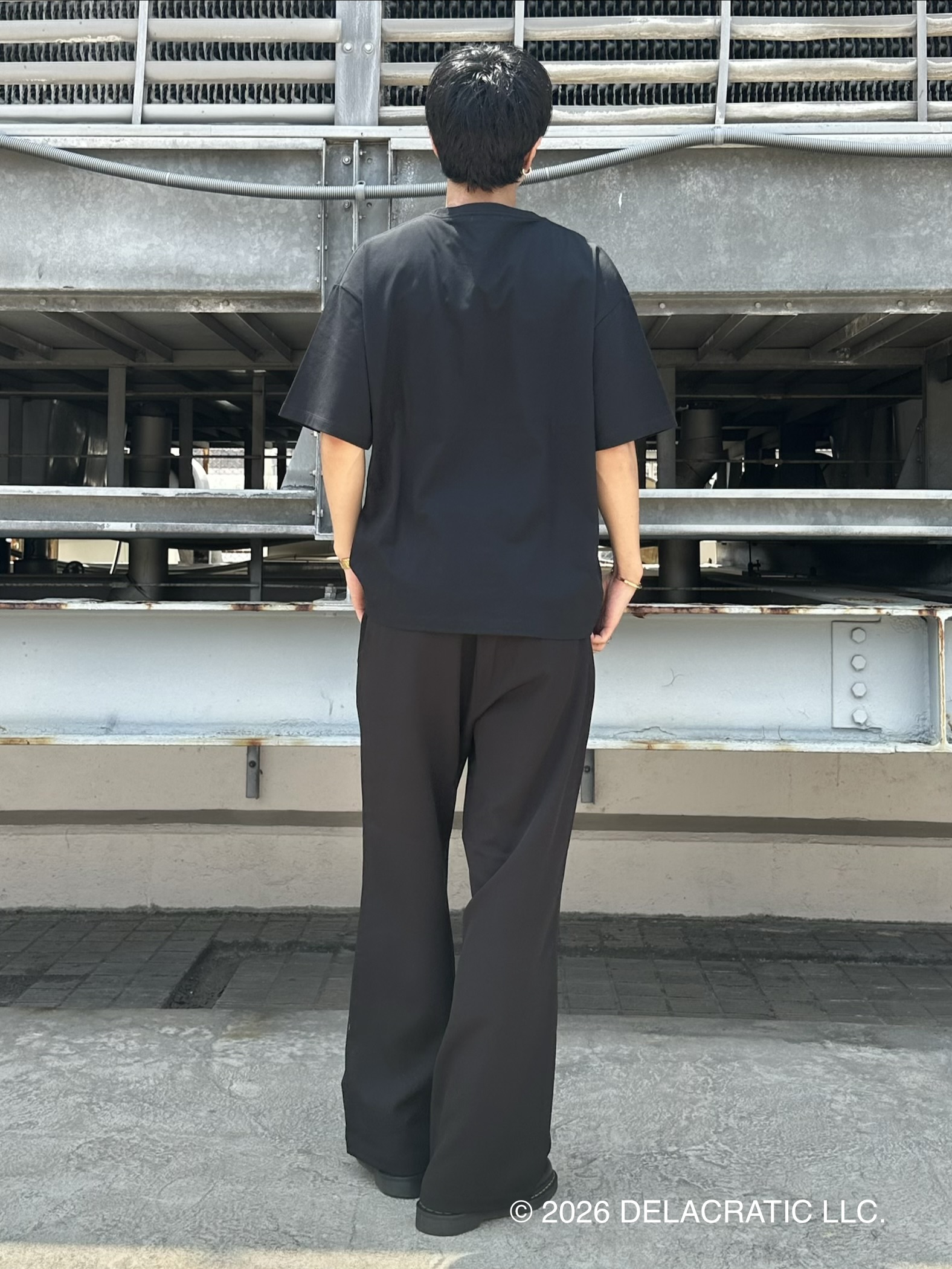 KOHEIさんの「tk.TAKEO KIKUCHI｜【防シワ／ストレッチ/セット対応可】smart shiftシリーズ バレルシルエットパンツ」を使ったコーディネート