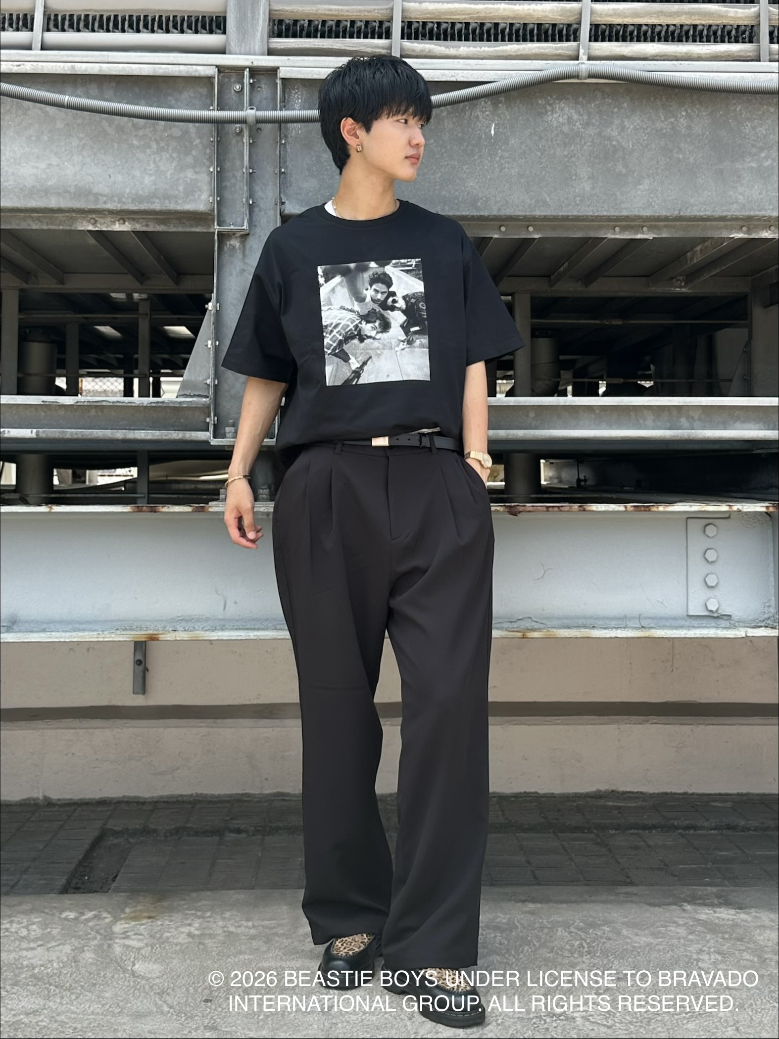 KOHEIさんの「tk.TAKEO KIKUCHI｜【防シワ／ストレッチ/セット対応可】smart shiftシリーズ バレルシルエットパンツ」を使ったコーディネート
