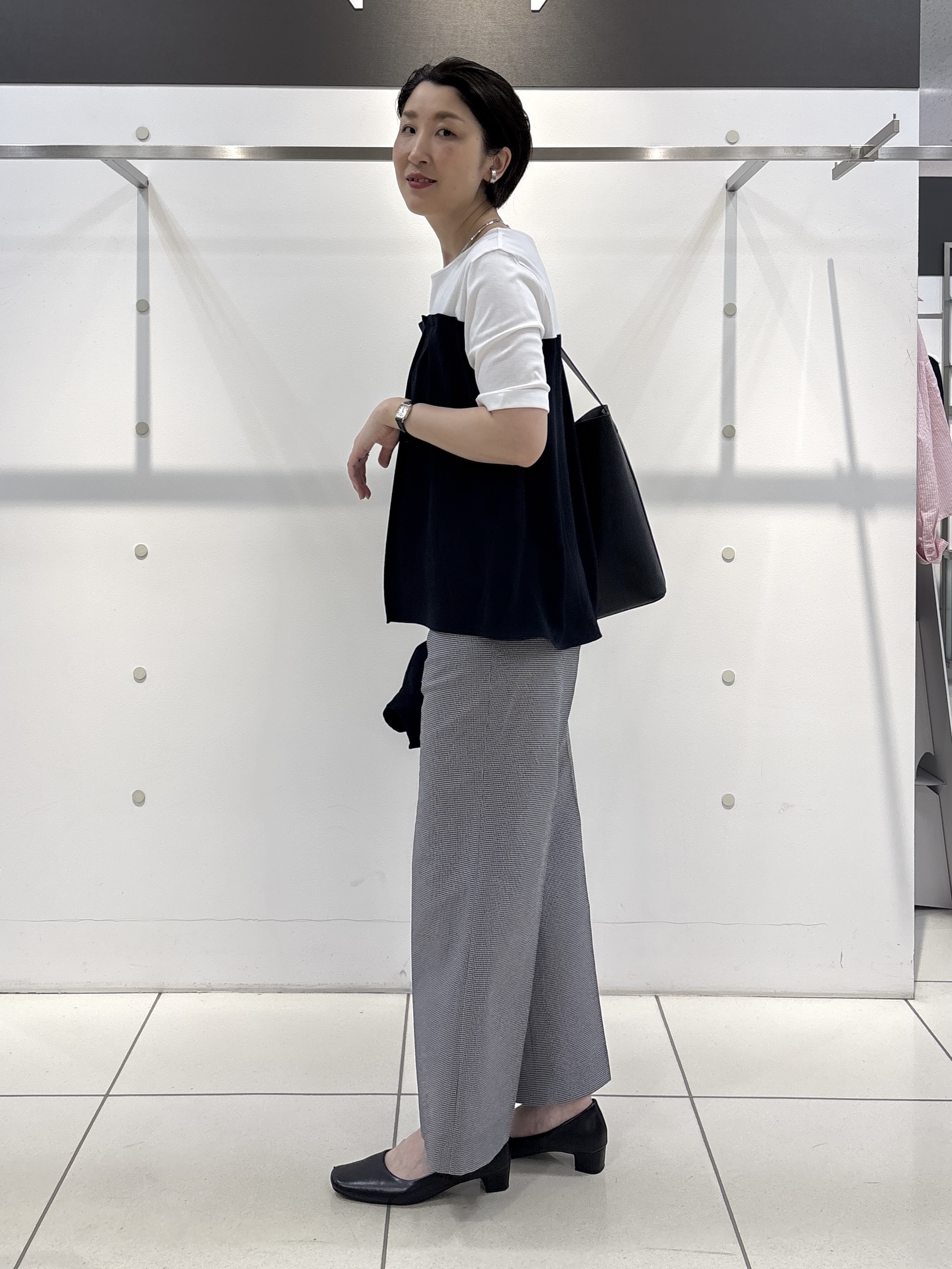 yuriさんの「INDIVI｜【A4収納可能／合皮】配色デザインワンショルダーバッグ」を使ったコーディネート