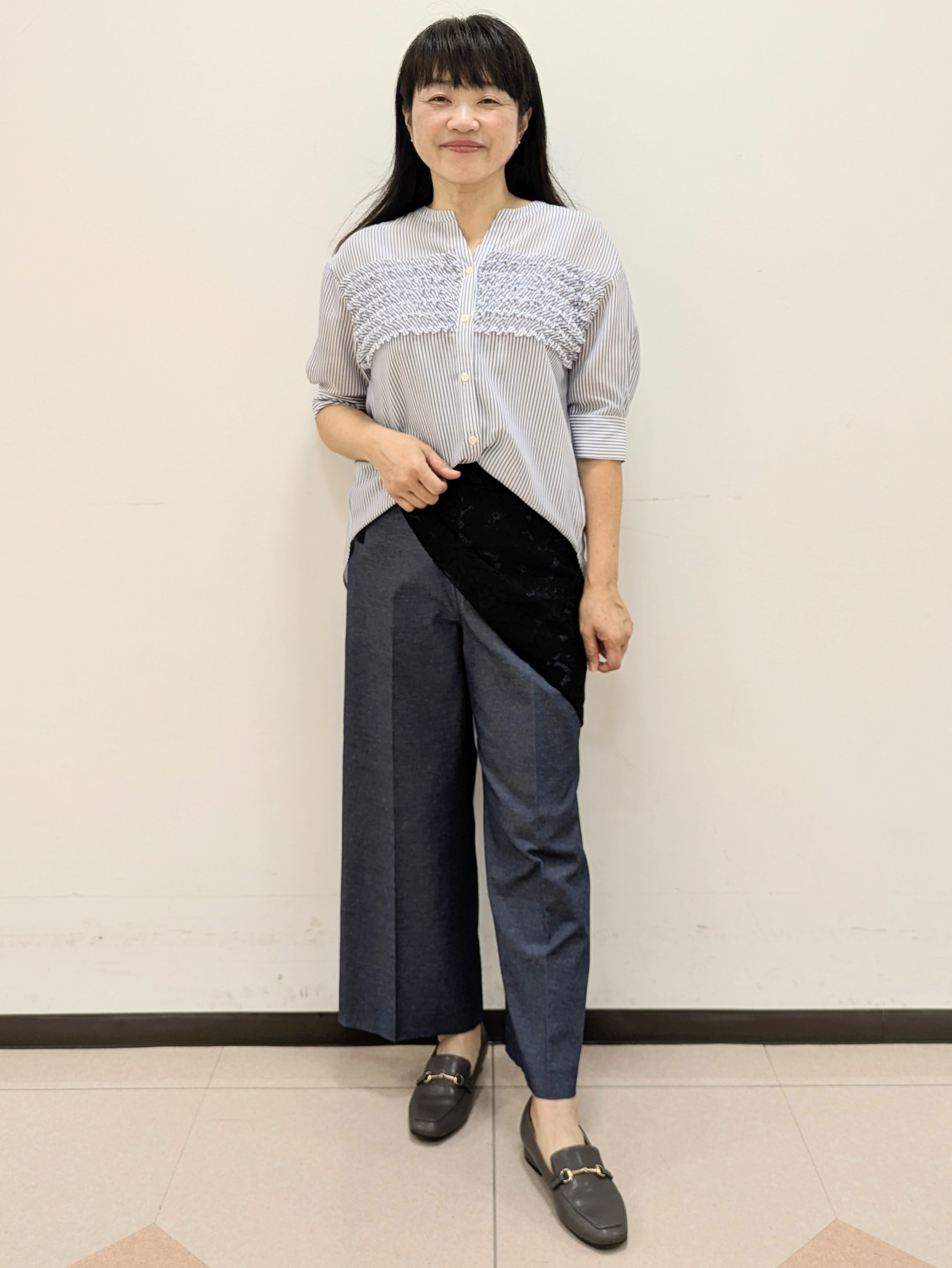 ともさんの「UNTITLED｜【接触冷感/通気性/洗える】フロントフリルブラウス」を使ったコーディネート