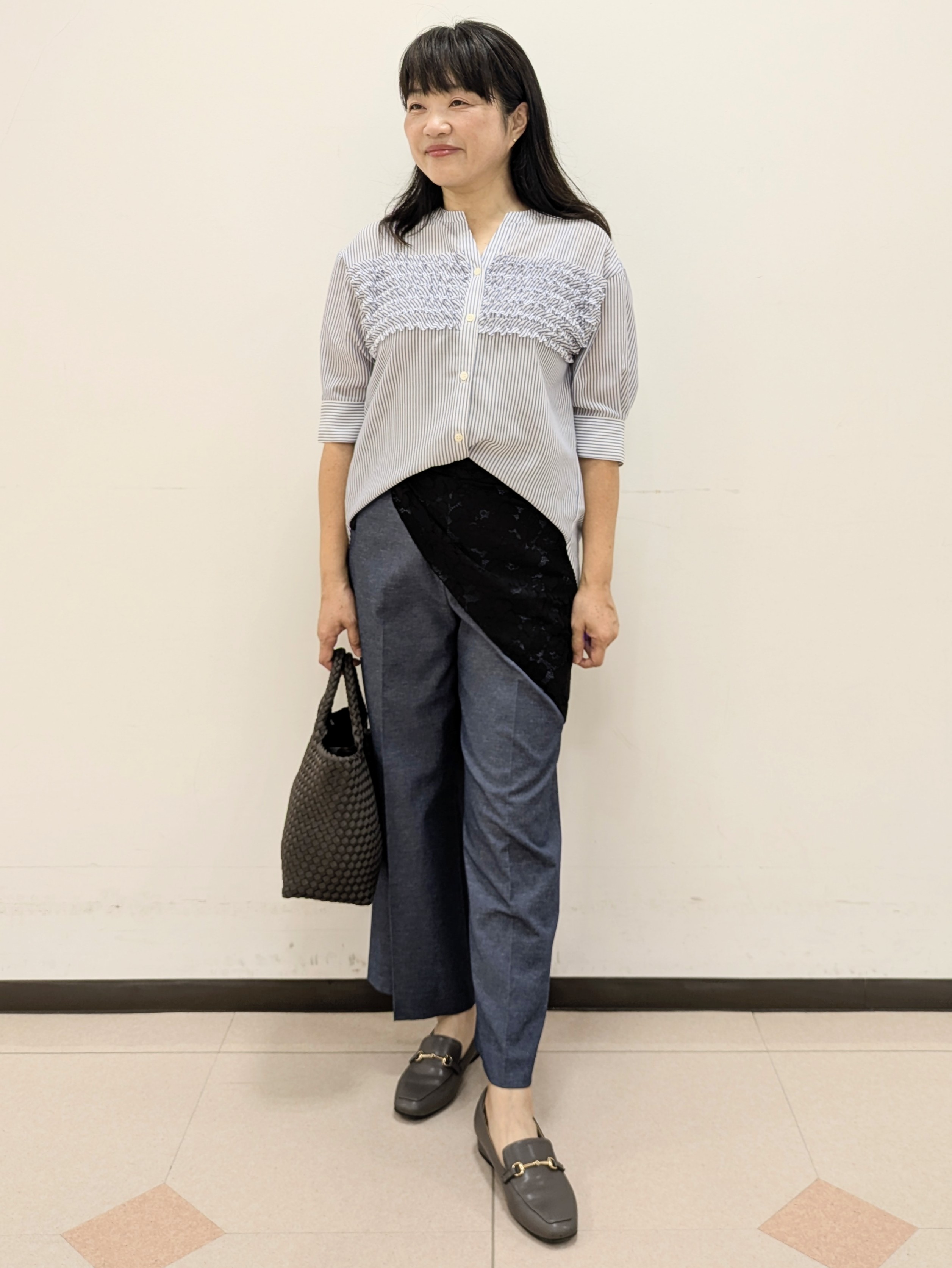 ともさんの「UNTITLED｜【接触冷感/通気性/洗える】フロントフリルブラウス」を使ったコーディネート