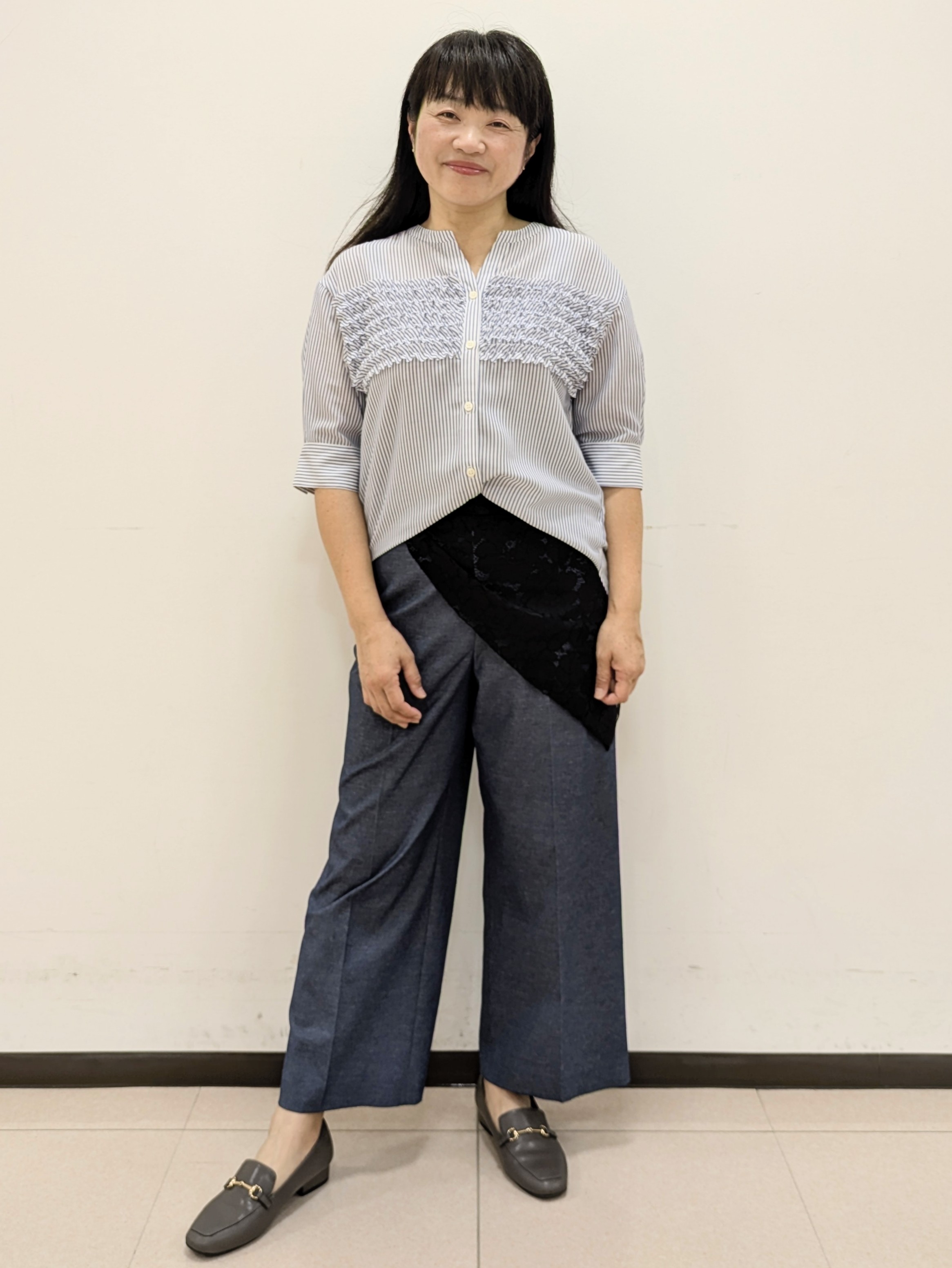 ともさんの「UNTITLED｜【接触冷感/通気性/洗える】フロントフリルブラウス」を使ったコーディネート