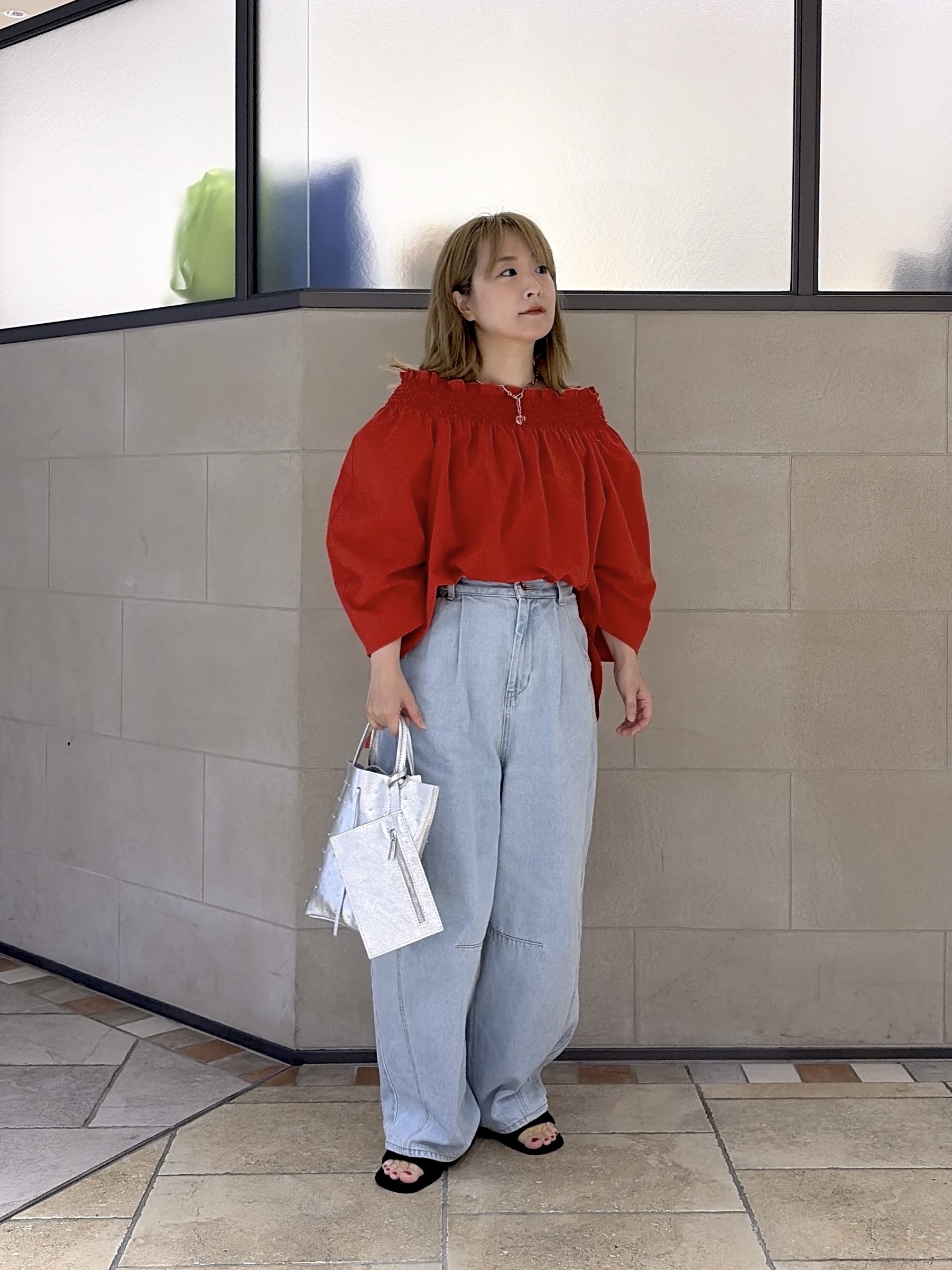 よねさんの「INDIVI｜サッカーオフショルブラウス【再入荷／2WAY】」を使ったコーディネート