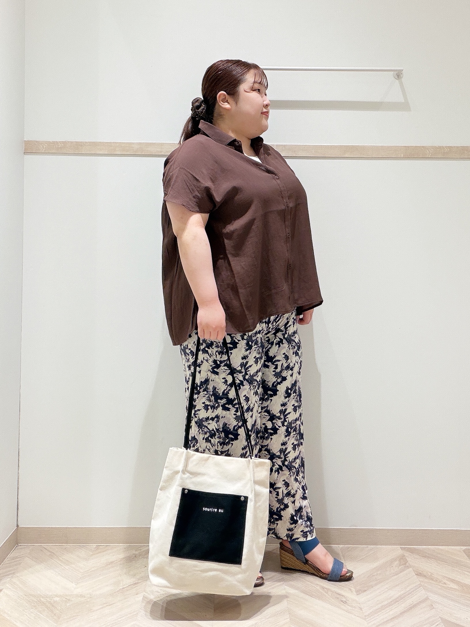 ゆめかさんの「SHOO･LA･RUE｜【UV/洗濯機可】ほんのりシアーで上品な バックギャザーブラウス」を使ったコーディネート