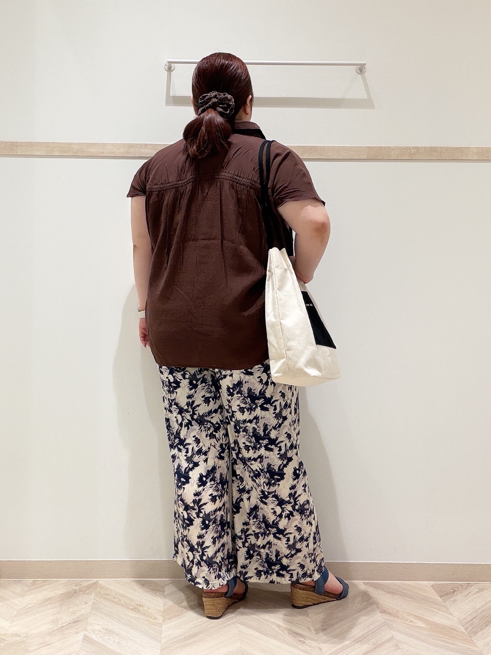 ゆめかさんの「SHOO･LA･RUE｜【UV/洗濯機可】ほんのりシアーで上品な バックギャザーブラウス」を使ったコーディネート