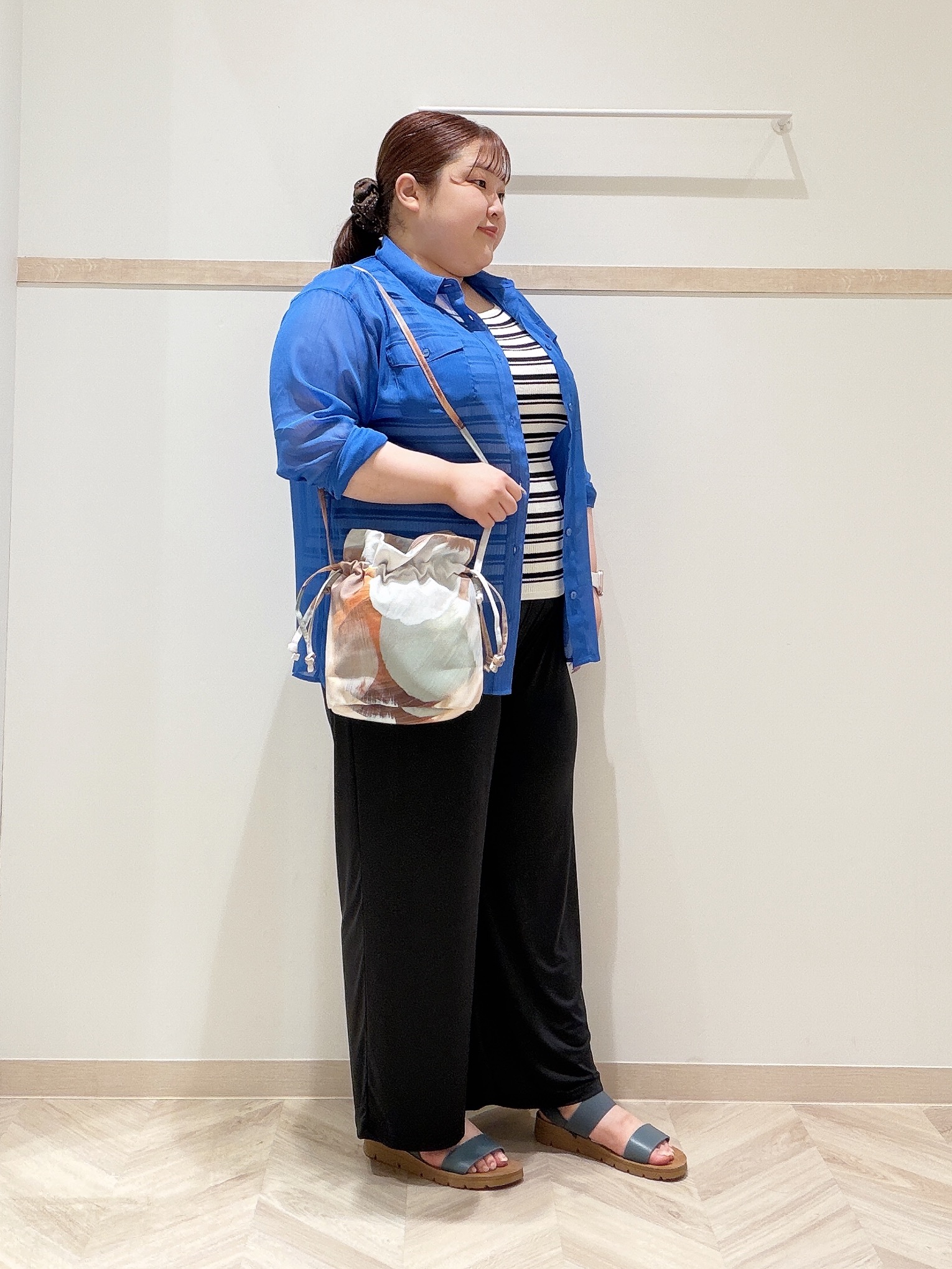 ゆめかさんの「SHOO･LA･RUE｜【洗濯機可】ダブルポケット 楊柳しぼしぼシアーシャツ」を使ったコーディネート
