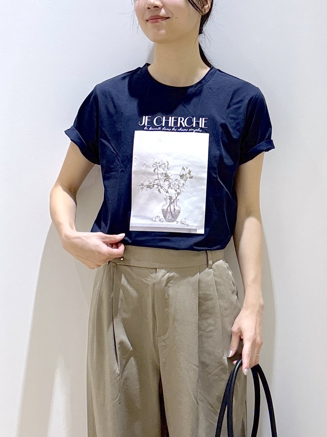 sachikoさんの「OPAQUE.CLIP｜【UV】フラワープリントTシャツ≪洗濯機OK／接触冷感≫」を使ったコーディネート