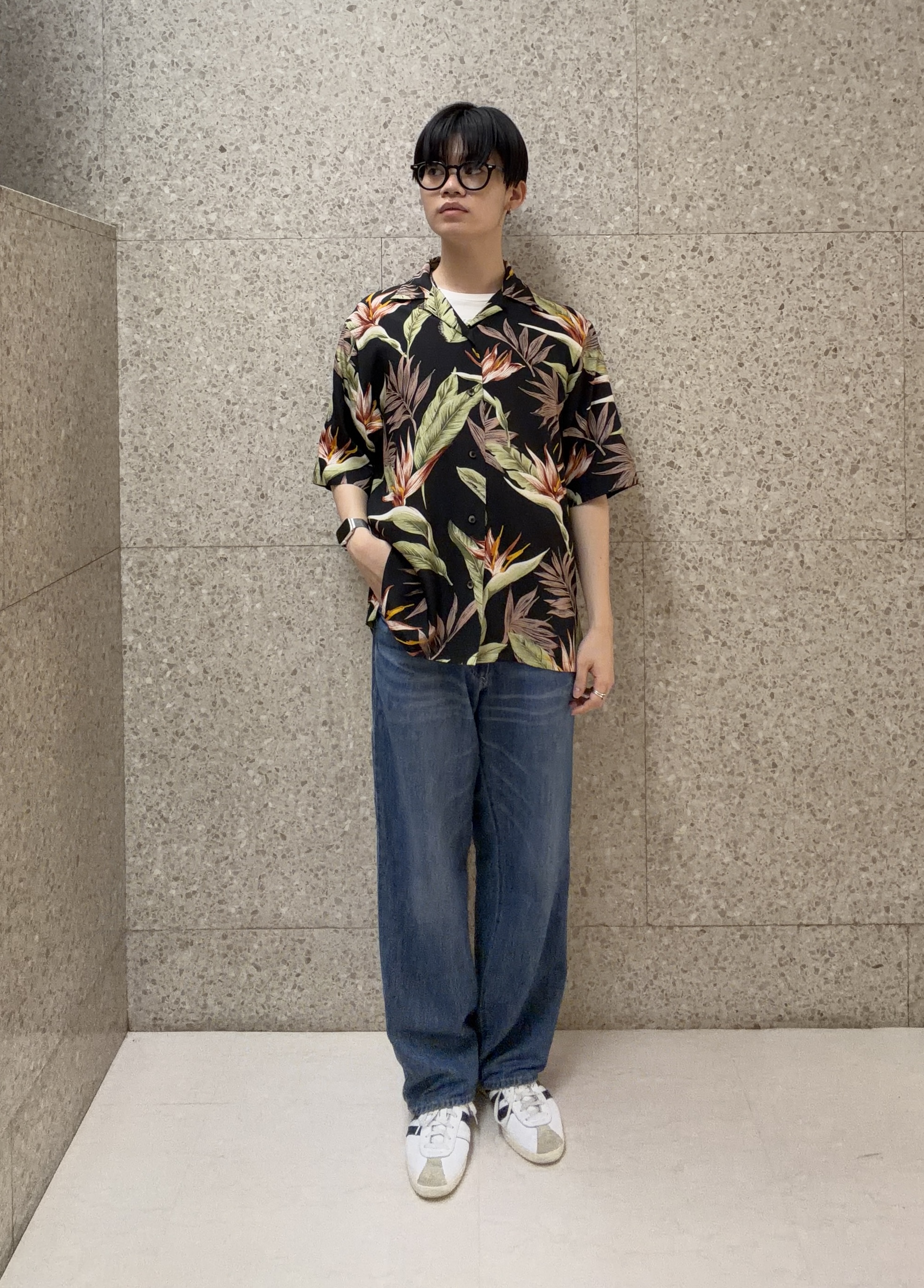 キムラさんの「TAKEO KIKUCHI｜【BOWLER HAT LABEL】トロピカルフローラル レーヨンシャツ」を使ったコーディネート