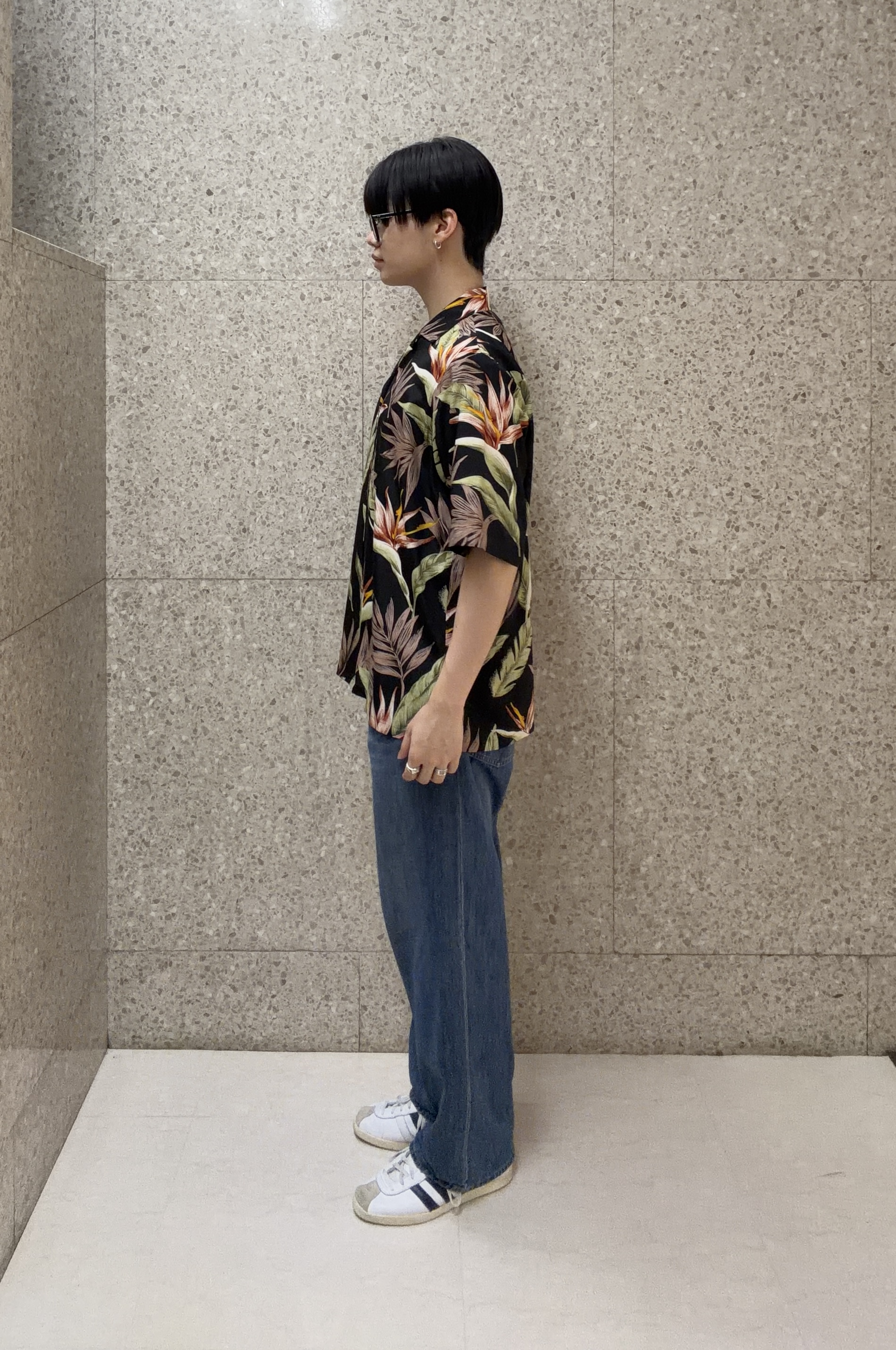 キムラさんの「TAKEO KIKUCHI｜【BOWLER HAT LABEL】トロピカルフローラル レーヨンシャツ」を使ったコーディネート