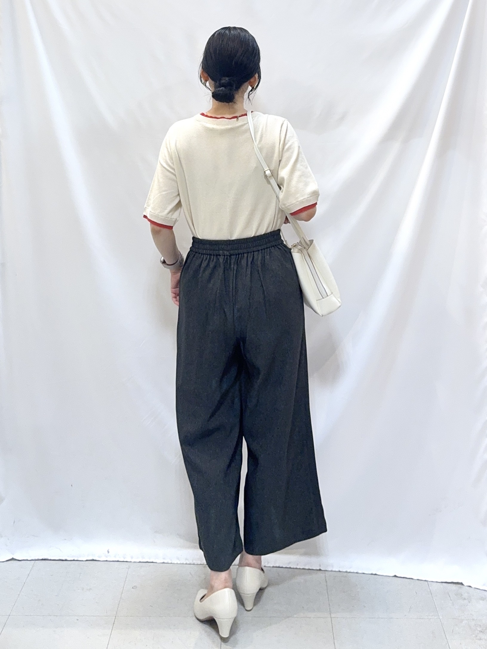 𝐇𝐢𝐫𝐨𝐦𝐢さんの「SHOO･LA･RUE｜【二の腕隠れる/コットン混】配色使いで差がつく 洗える五分袖ニット」を使ったコーディネート