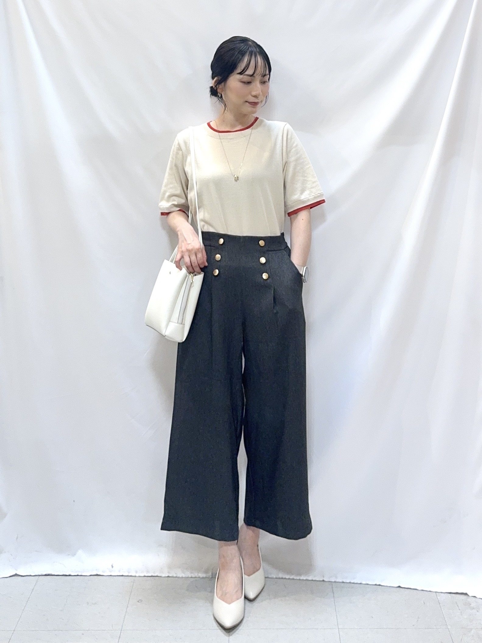 𝐇𝐢𝐫𝐨𝐦𝐢さんの「SHOO･LA･RUE｜【二の腕隠れる/コットン混】配色使いで差がつく 洗える五分袖ニット」を使ったコーディネート