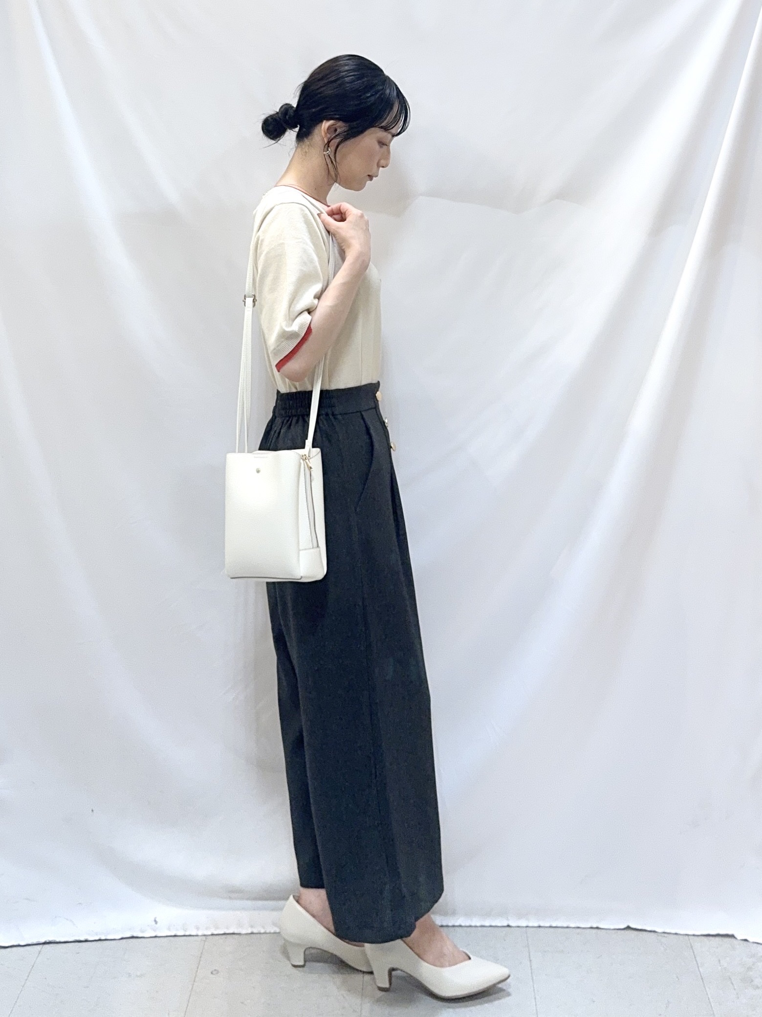 𝐇𝐢𝐫𝐨𝐦𝐢さんの「SHOO･LA･RUE｜【二の腕隠れる/コットン混】配色使いで差がつく 洗える五分袖ニット」を使ったコーディネート