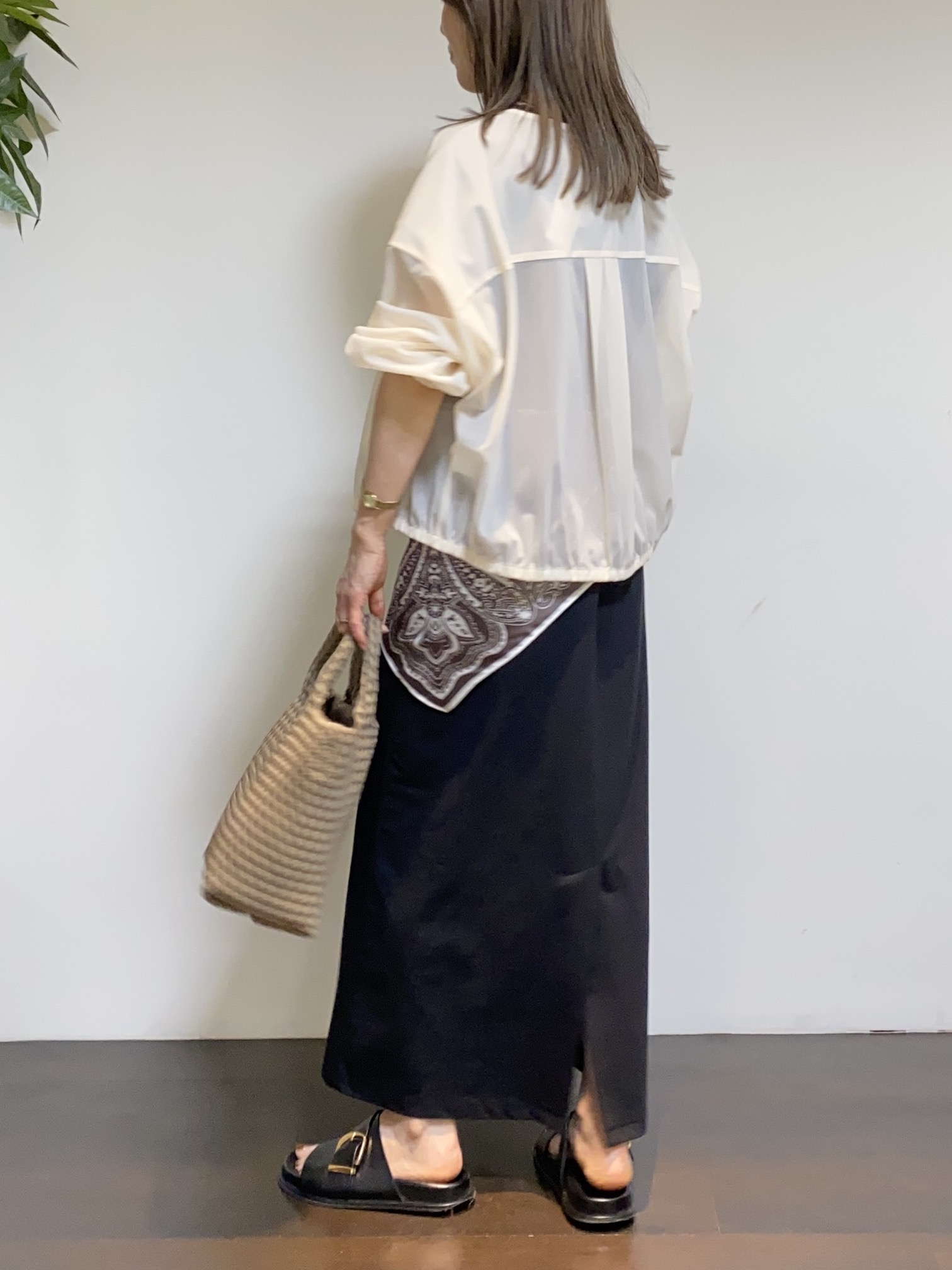 tomoさんの「UNTITLED｜【秋羽織り/ジップ】トリコットシアーブラウス」を使ったコーディネート