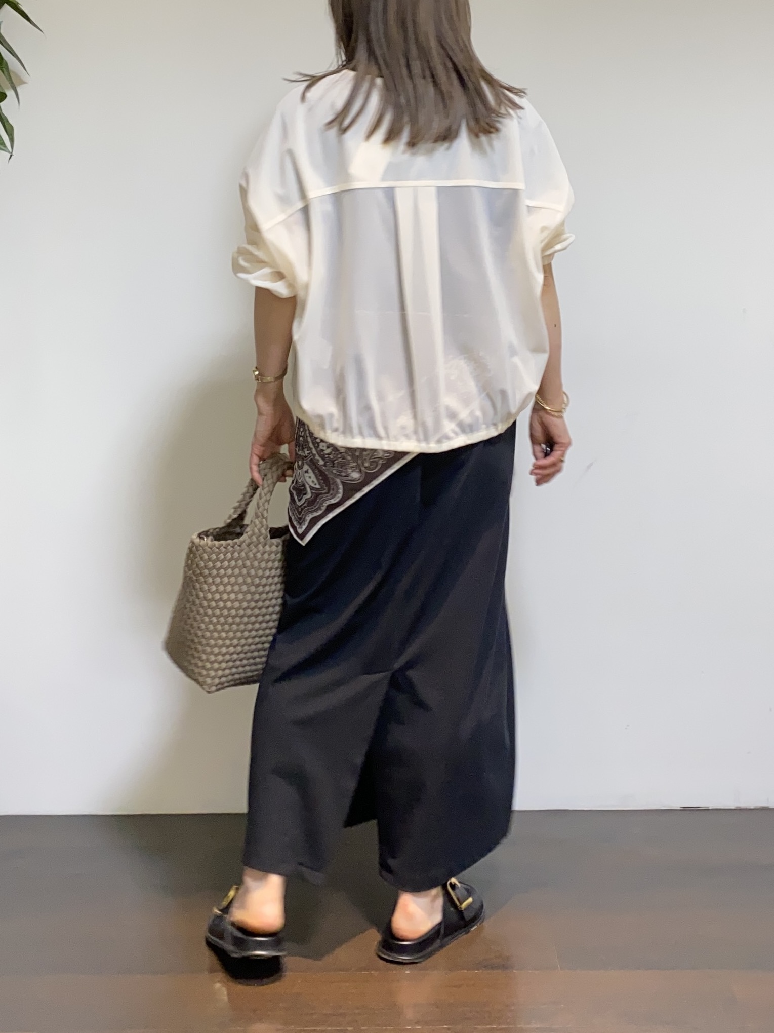 tomoさんの「UNTITLED｜【秋羽織り/ジップ】トリコットシアーブラウス」を使ったコーディネート
