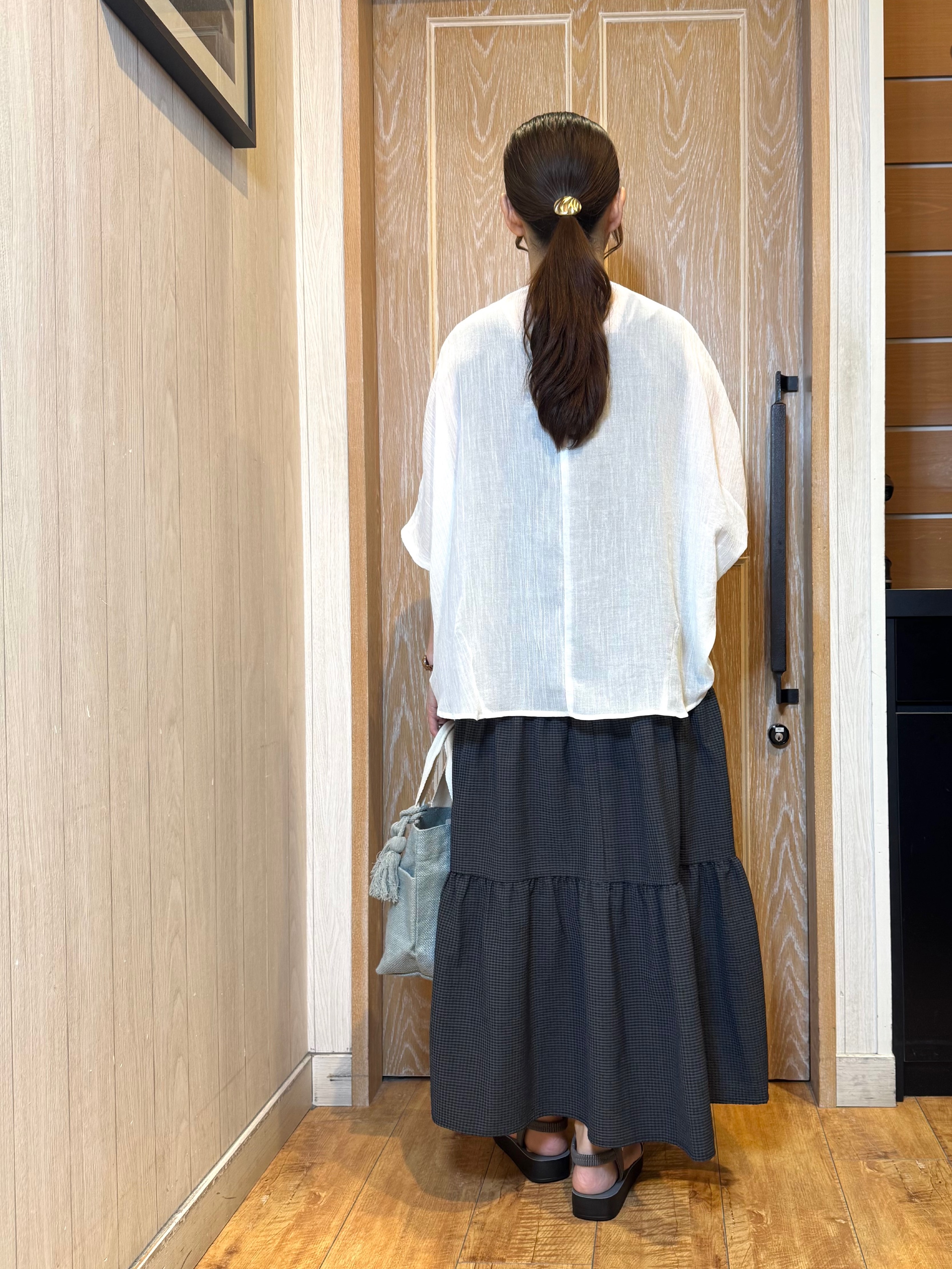 KAORIさんの「SHOO･LA･RUE｜【洗濯機可/選べる6色】程よいシアー感が涼し気 ゆったりワッシャードルマンブラウス」を使ったコーディネート