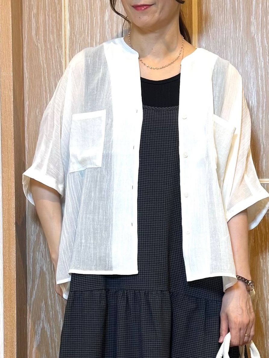 KAORIさんの「SHOO･LA･RUE｜【洗濯機可/選べる6色】程よいシアー感が涼し気 ゆったりワッシャードルマンブラウス」を使ったコーディネート