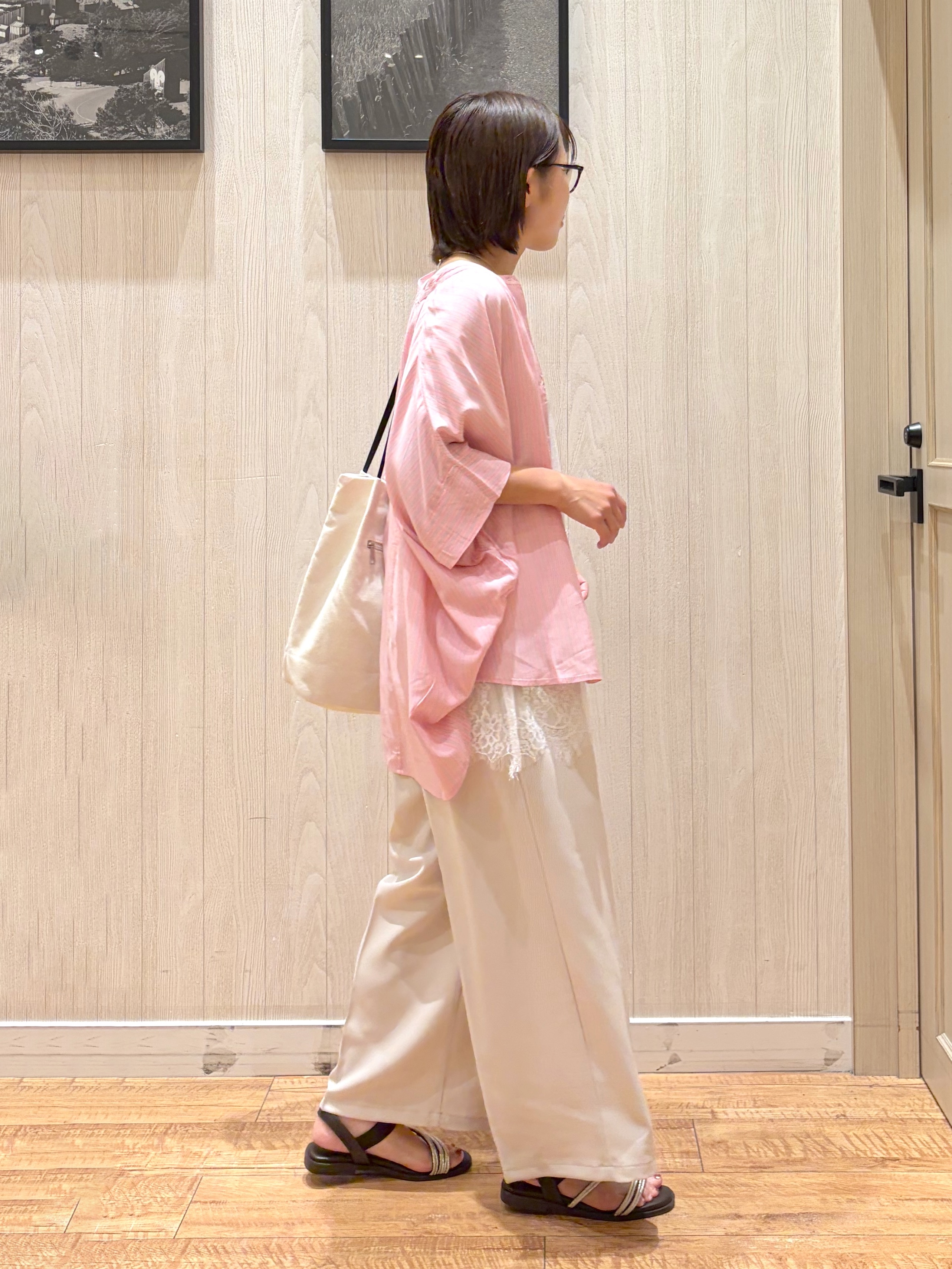 shirayuuuさんの「SHOO･LA･RUE｜【洗濯機可/体型カバー】二の腕隠れる ゆるっとドルマンバンドカラーシャツ」を使ったコーディネート