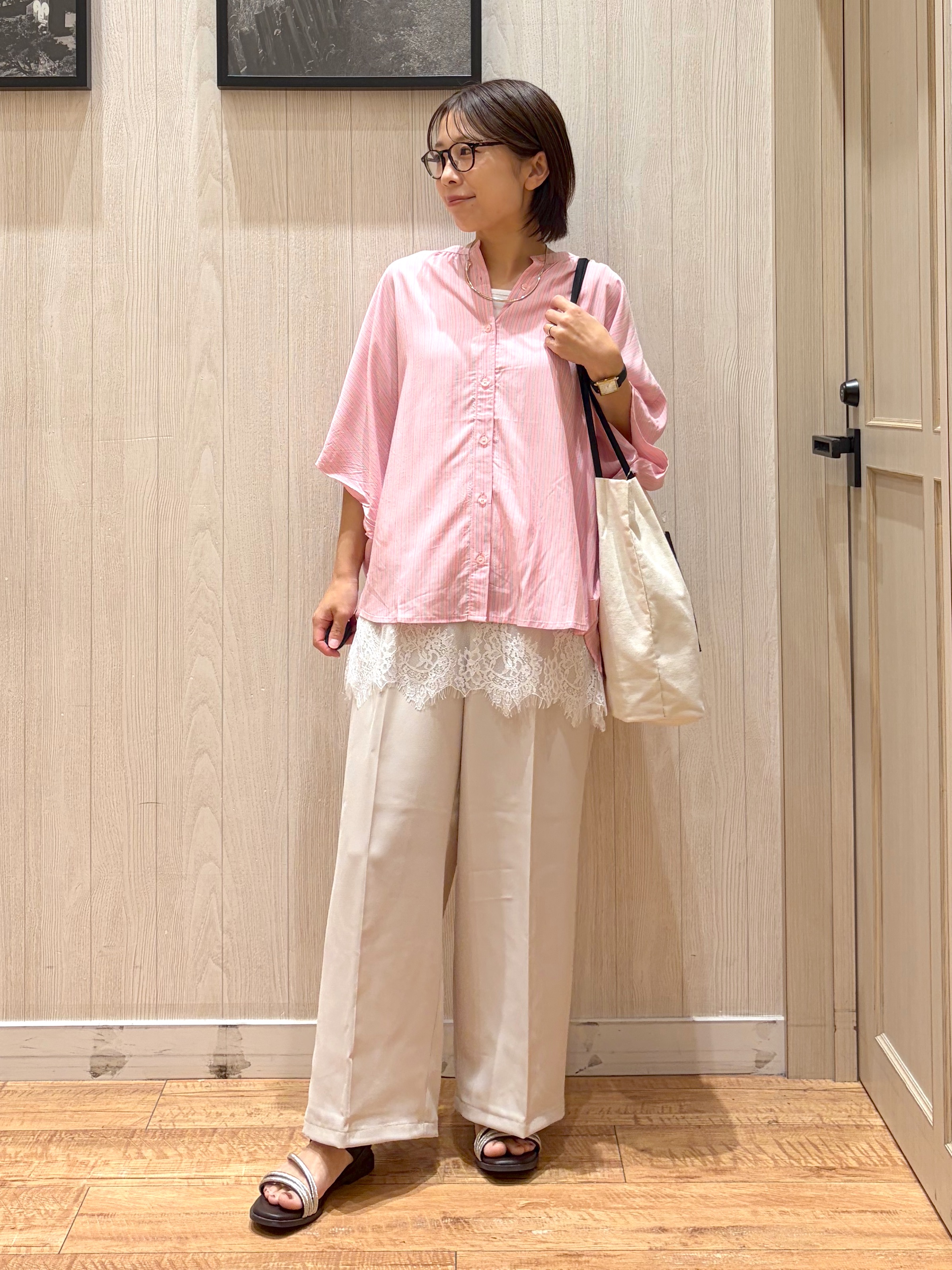 shirayuuuさんの「SHOO･LA･RUE｜【洗濯機可/体型カバー】二の腕隠れる ゆるっとドルマンバンドカラーシャツ」を使ったコーディネート