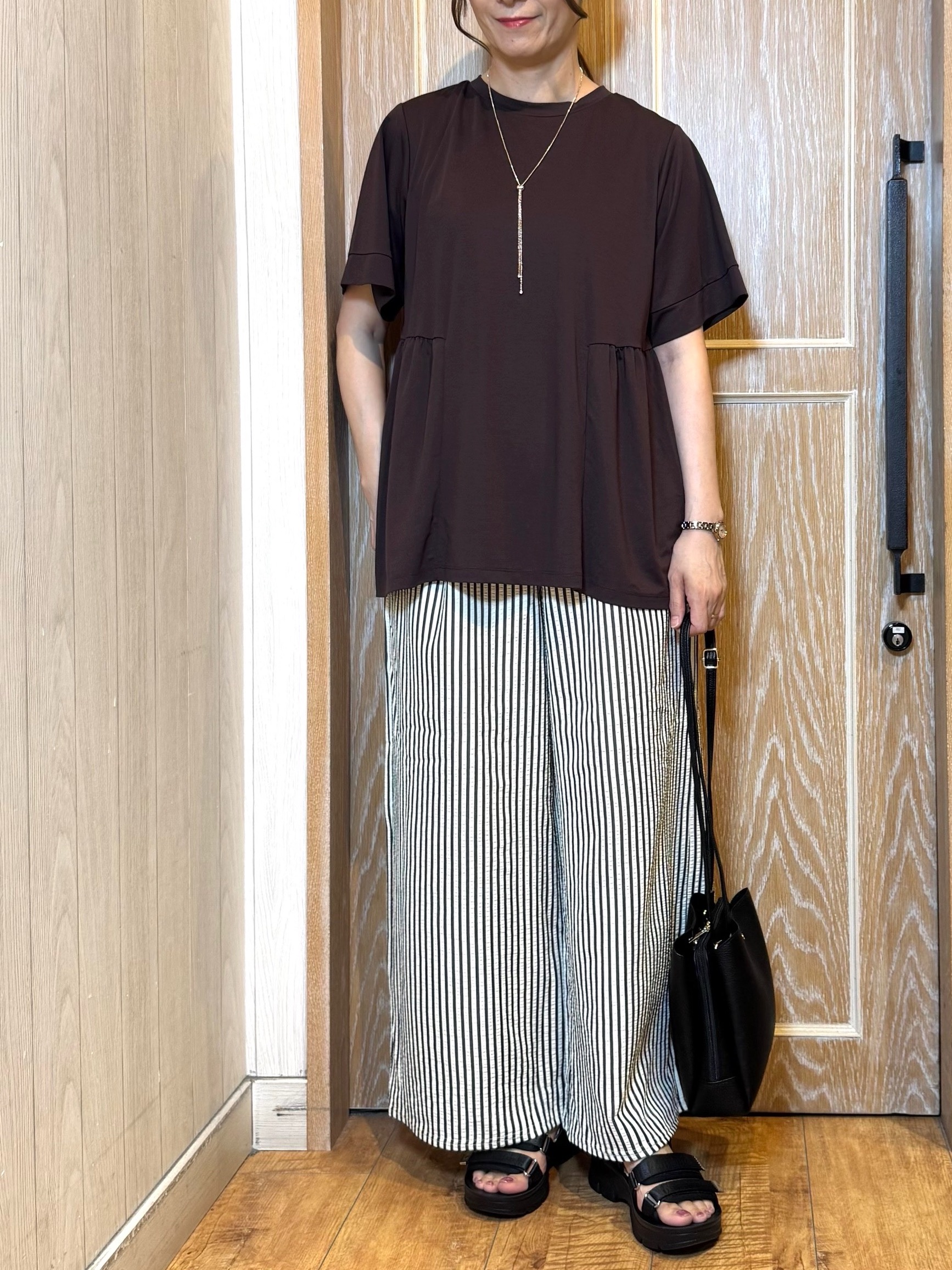 KAORIさんの「SHOO･LA･RUE｜【S-LL/洗濯機可/UV】インせず着られる サイドギャザー切替トップス」を使ったコーディネート