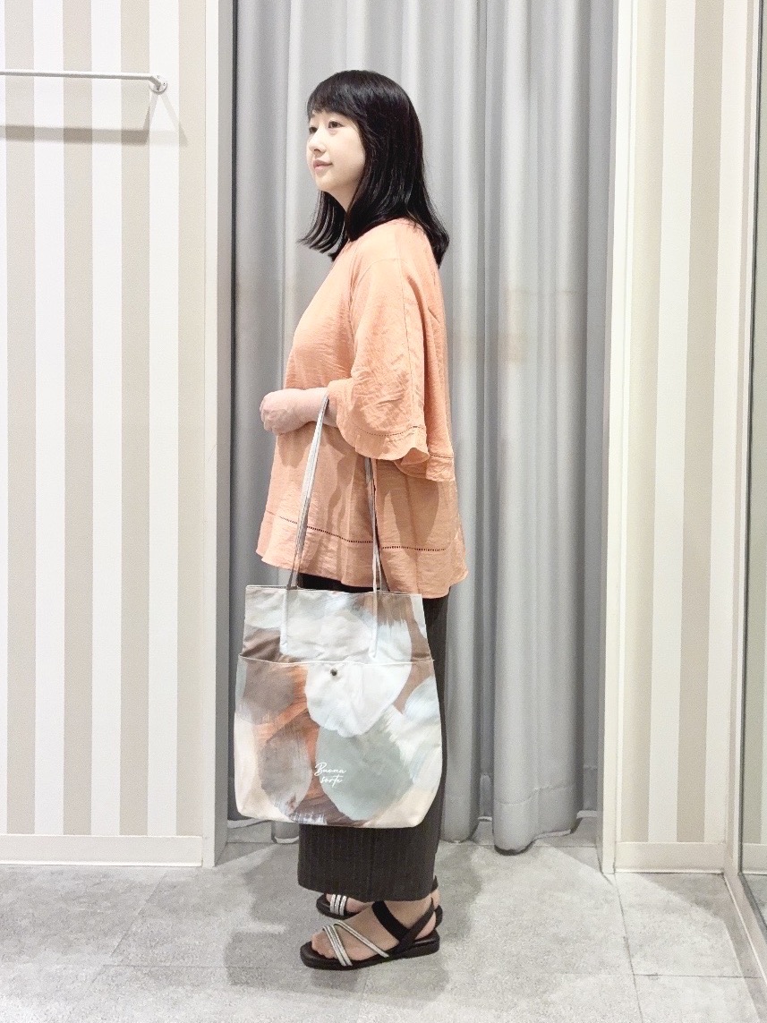 vanseさんの「SHOO･LA･RUE｜【S-LL/洗濯機可/体型カバー】はしごレースがポイント スラブポンチョ風ブラウス」を使ったコーディネート