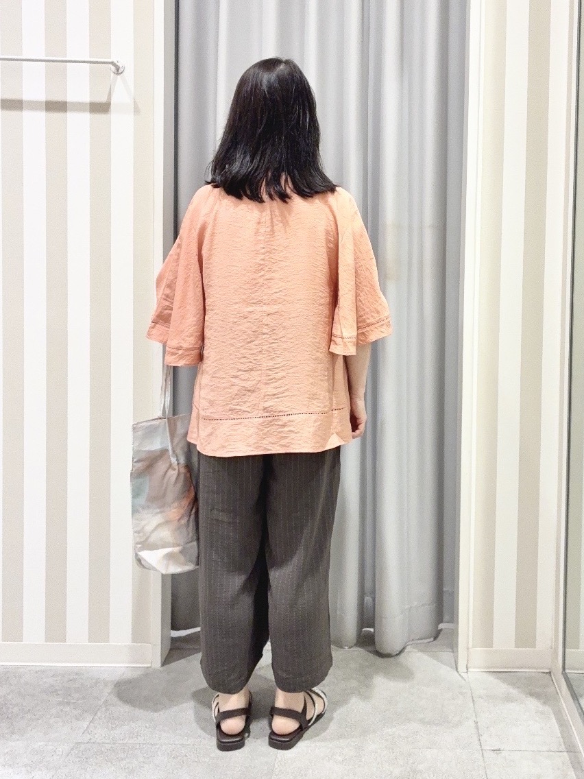 vanseさんの「SHOO･LA･RUE｜【S-LL/洗濯機可/体型カバー】はしごレースがポイント スラブポンチョ風ブラウス」を使ったコーディネート