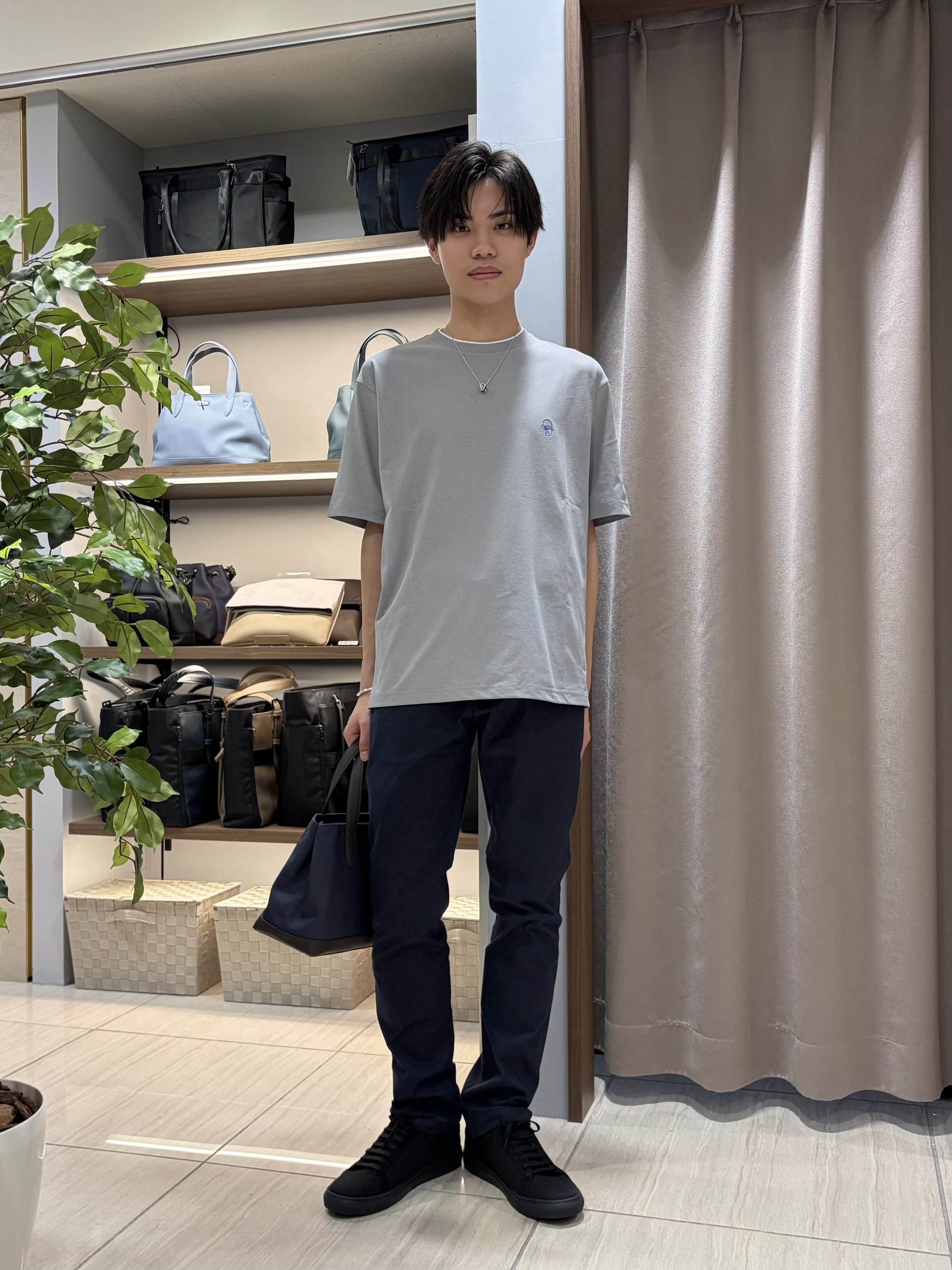 hiroさんの「TAKEO KIKUCHI｜【汗染み軽減/接触冷感】フェイクレイヤード ワンポイント刺繍Ｔシャツ」を使ったコーディネート