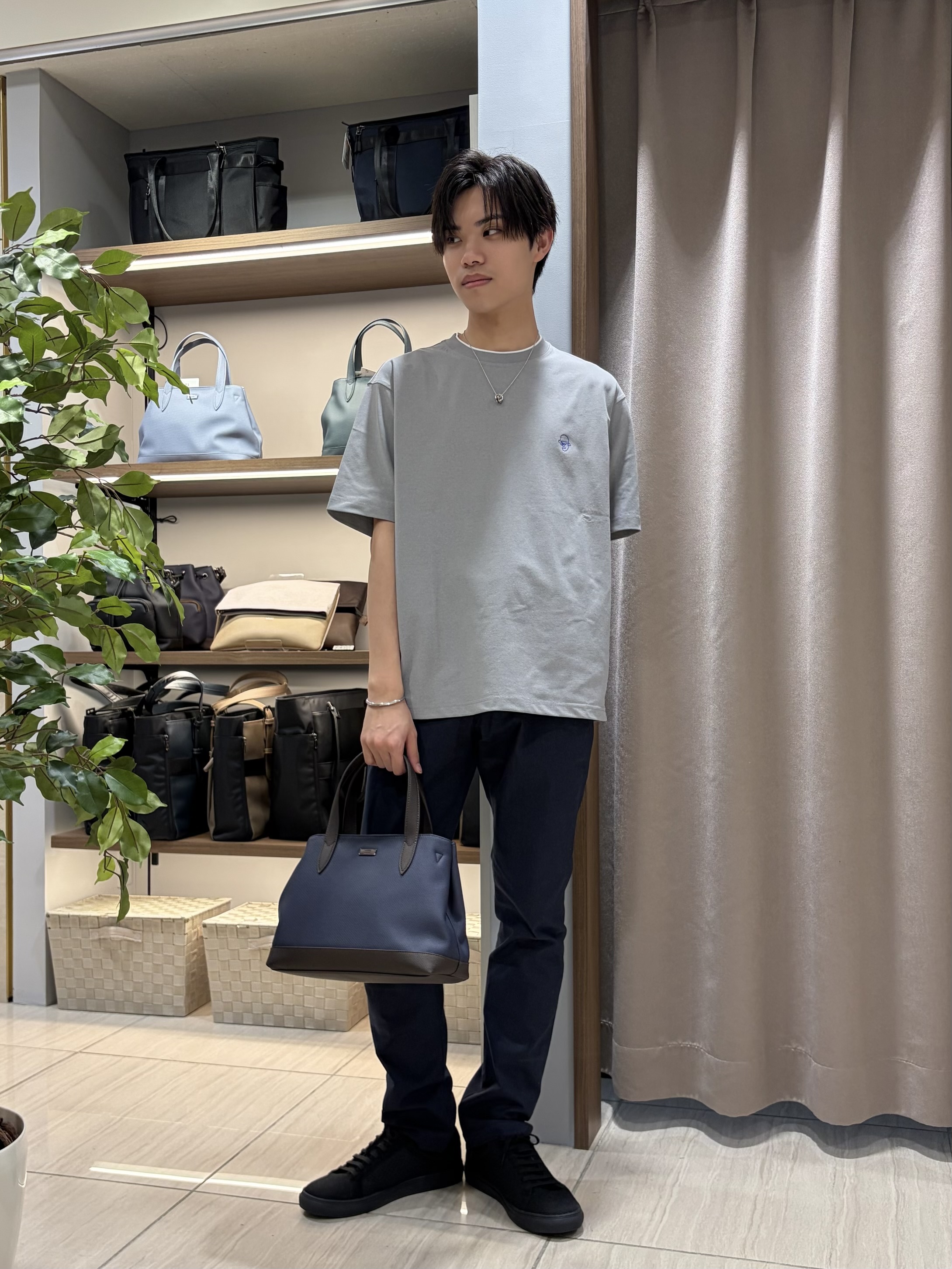 hiroさんの「TAKEO KIKUCHI｜【汗染み軽減/接触冷感】フェイクレイヤード ワンポイント刺繍Ｔシャツ」を使ったコーディネート