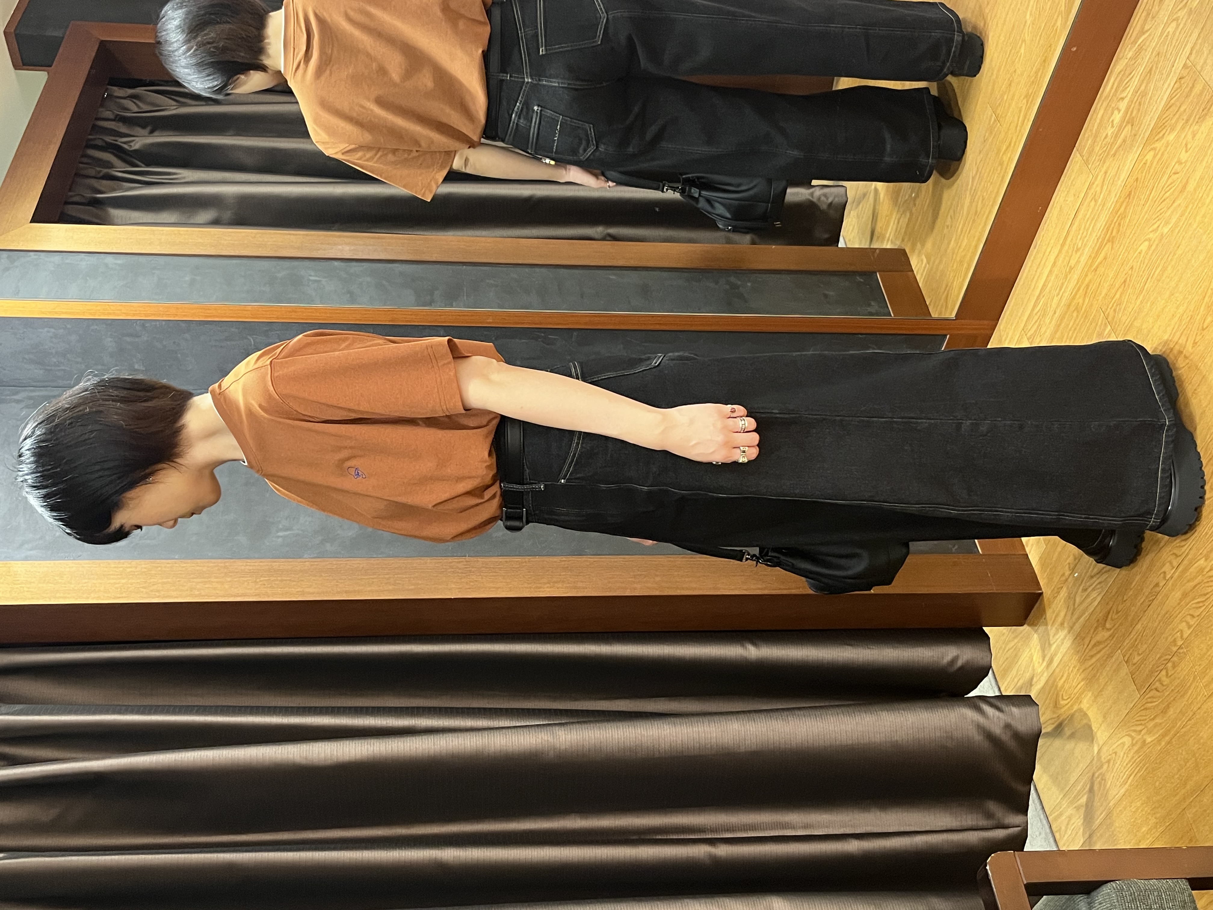 ちゃんみなさんの「TAKEO KIKUCHI｜【汗染み軽減/接触冷感】フェイクレイヤード ワンポイント刺繍Ｔシャツ」を使ったコーディネート