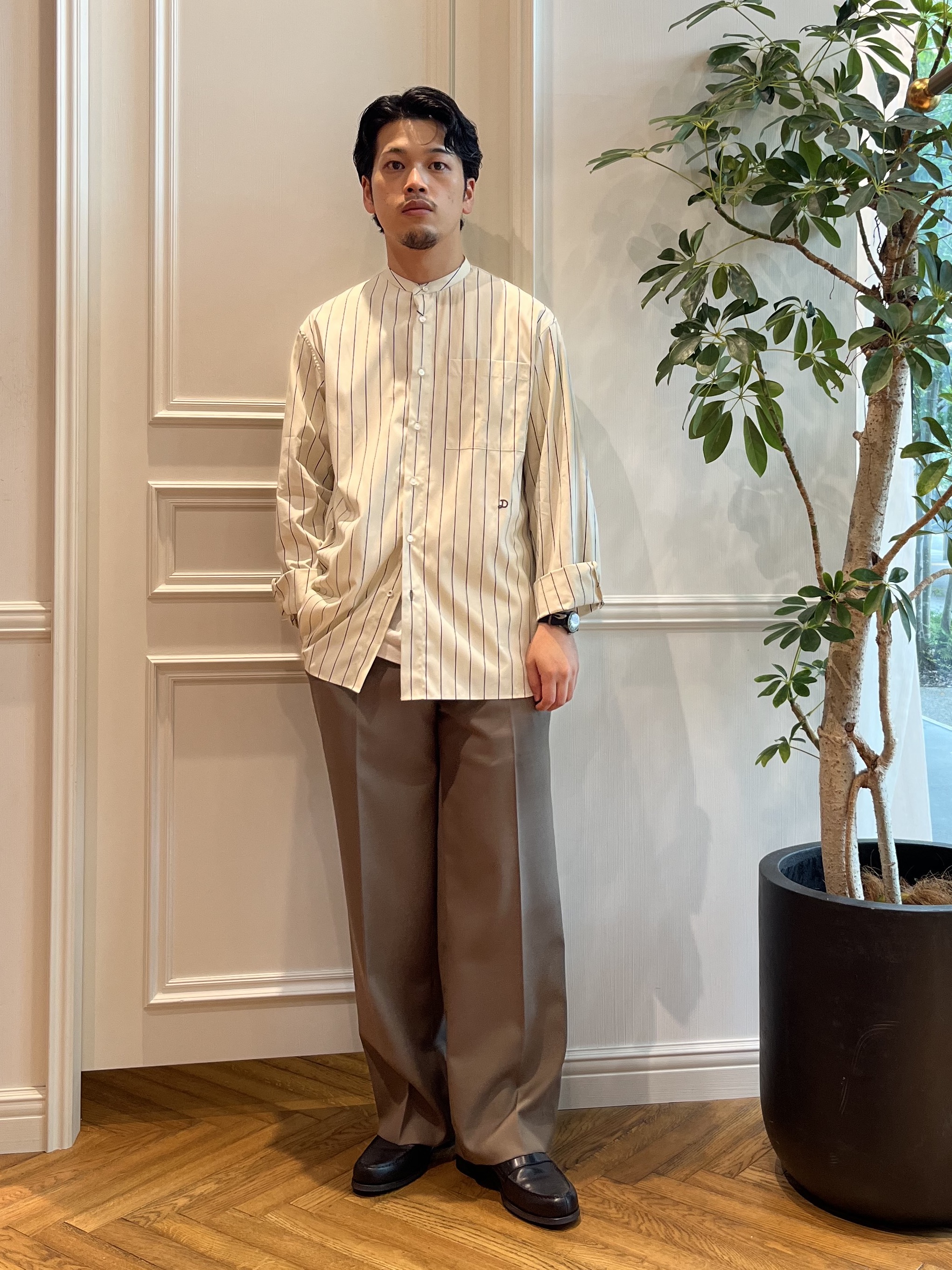 Tokuさんの「DRESSTERIOR｜【日本製】バンドカラー ストライプシャツ」を使ったコーディネート