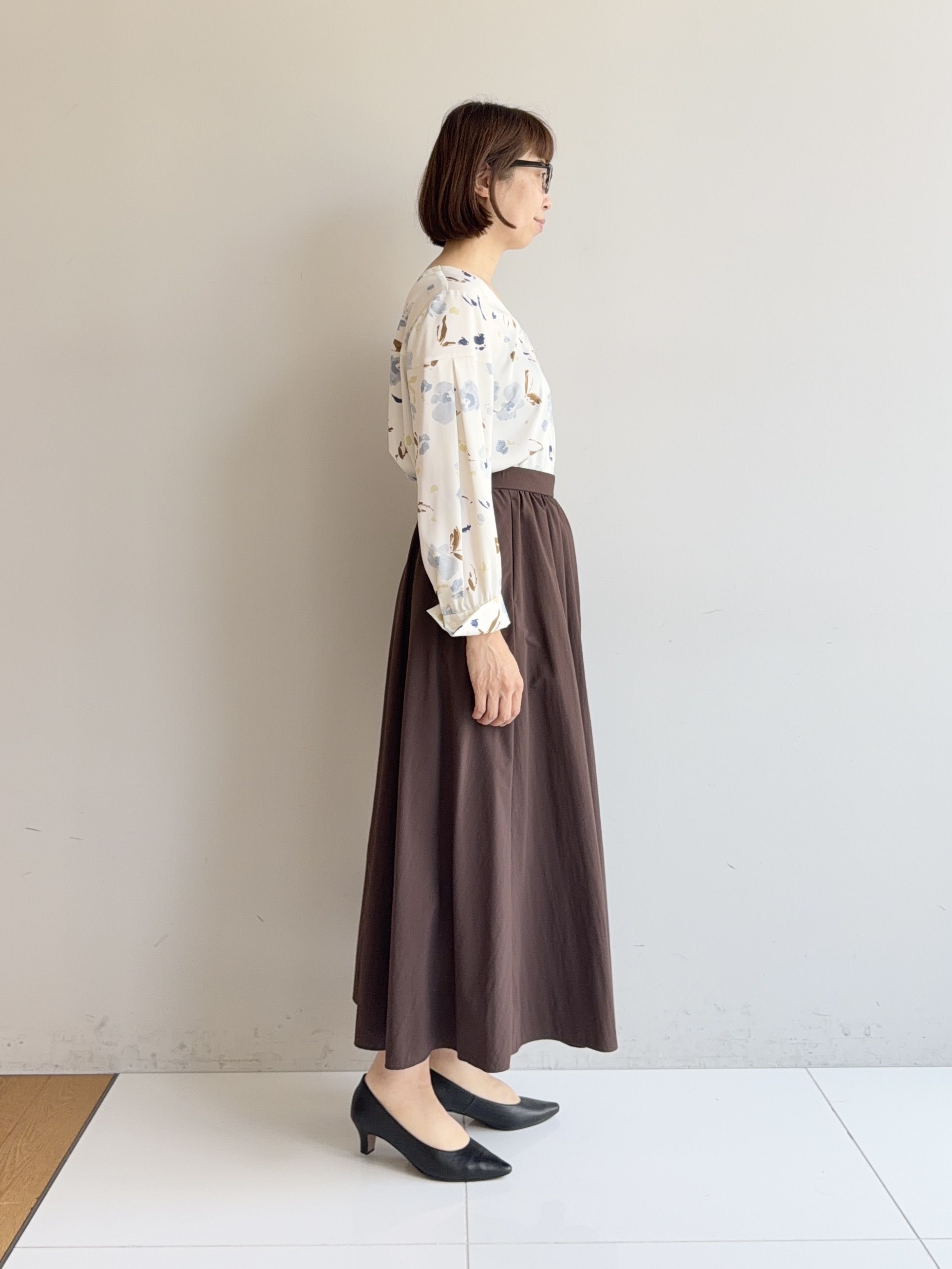 murayamaさんの「INDIVI｜【映える1枚】花柄プリントブラウス」を使ったコーディネート