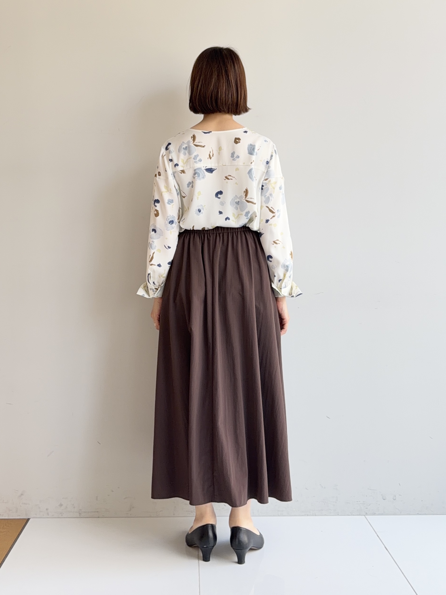 murayamaさんの「INDIVI｜【映える1枚】花柄プリントブラウス」を使ったコーディネート