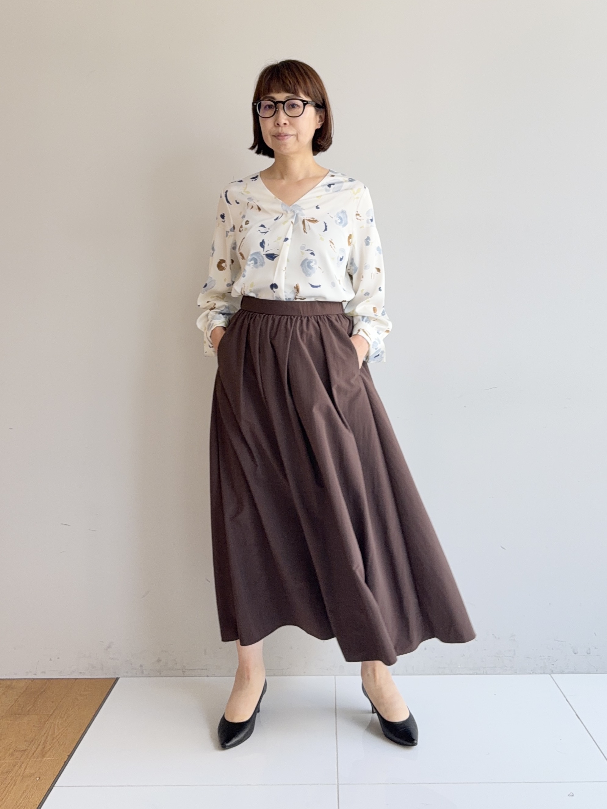 murayamaさんの「INDIVI｜【映える1枚】花柄プリントブラウス」を使ったコーディネート