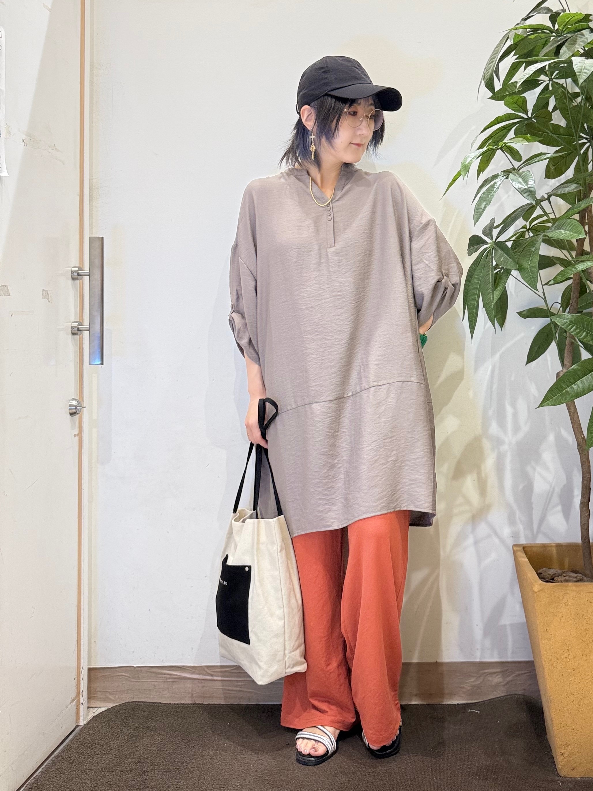 misakiさんの「SHOO･LA･RUE｜【S-LL/洗濯後しわになりにくい】ゆるっと体型カバー 7分袖コクーンチュニック」を使ったコーディネート