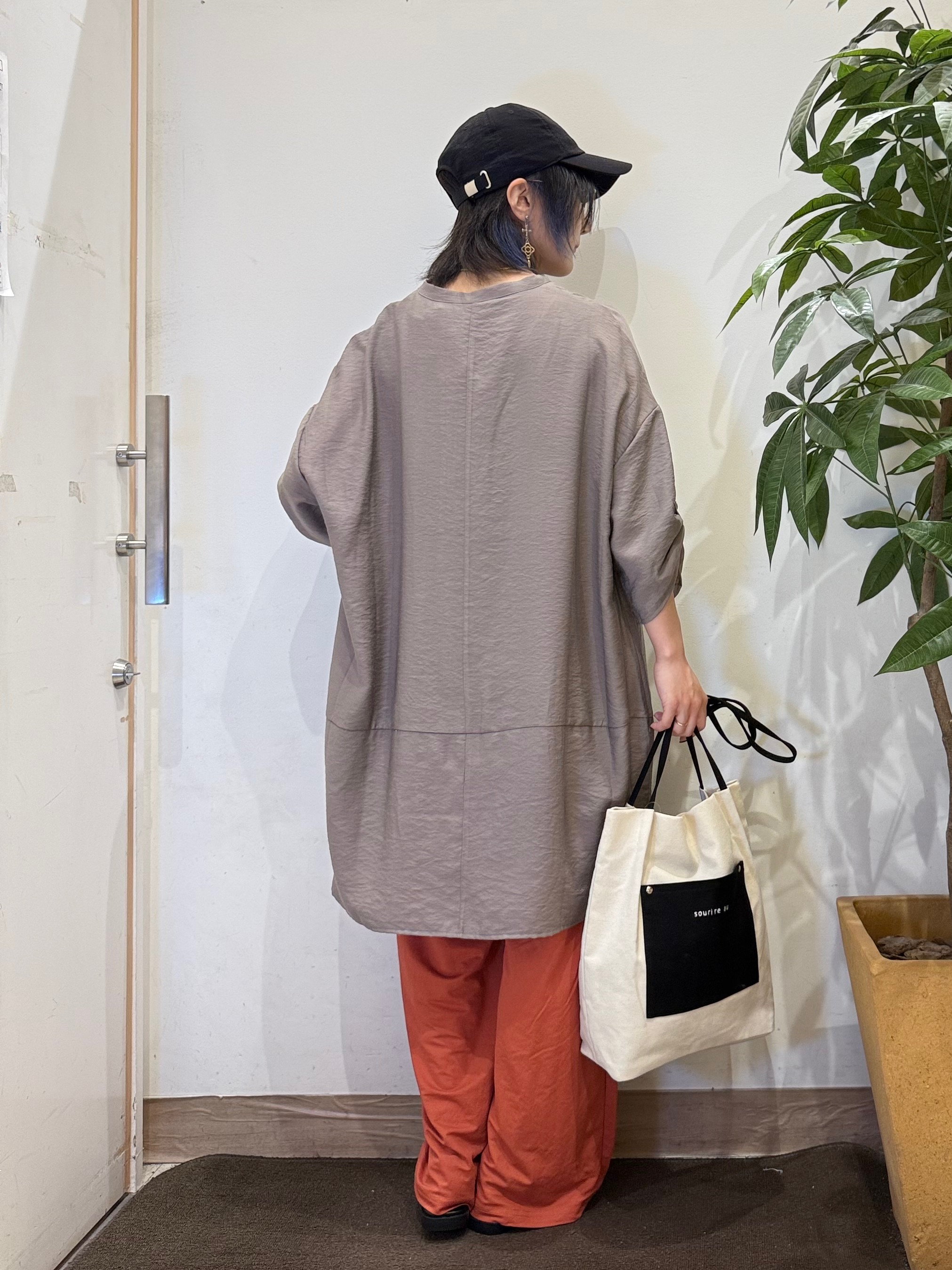 misakiさんの「SHOO･LA･RUE｜【S-LL/洗濯後しわになりにくい】ゆるっと体型カバー 7分袖コクーンチュニック」を使ったコーディネート