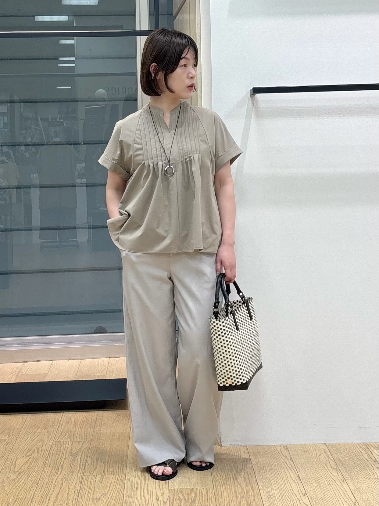 asamiさんの「INDIVI｜【撥水／UVケア／SETUP可能】軽量タックスキッパーブラウス」を使ったコーディネート