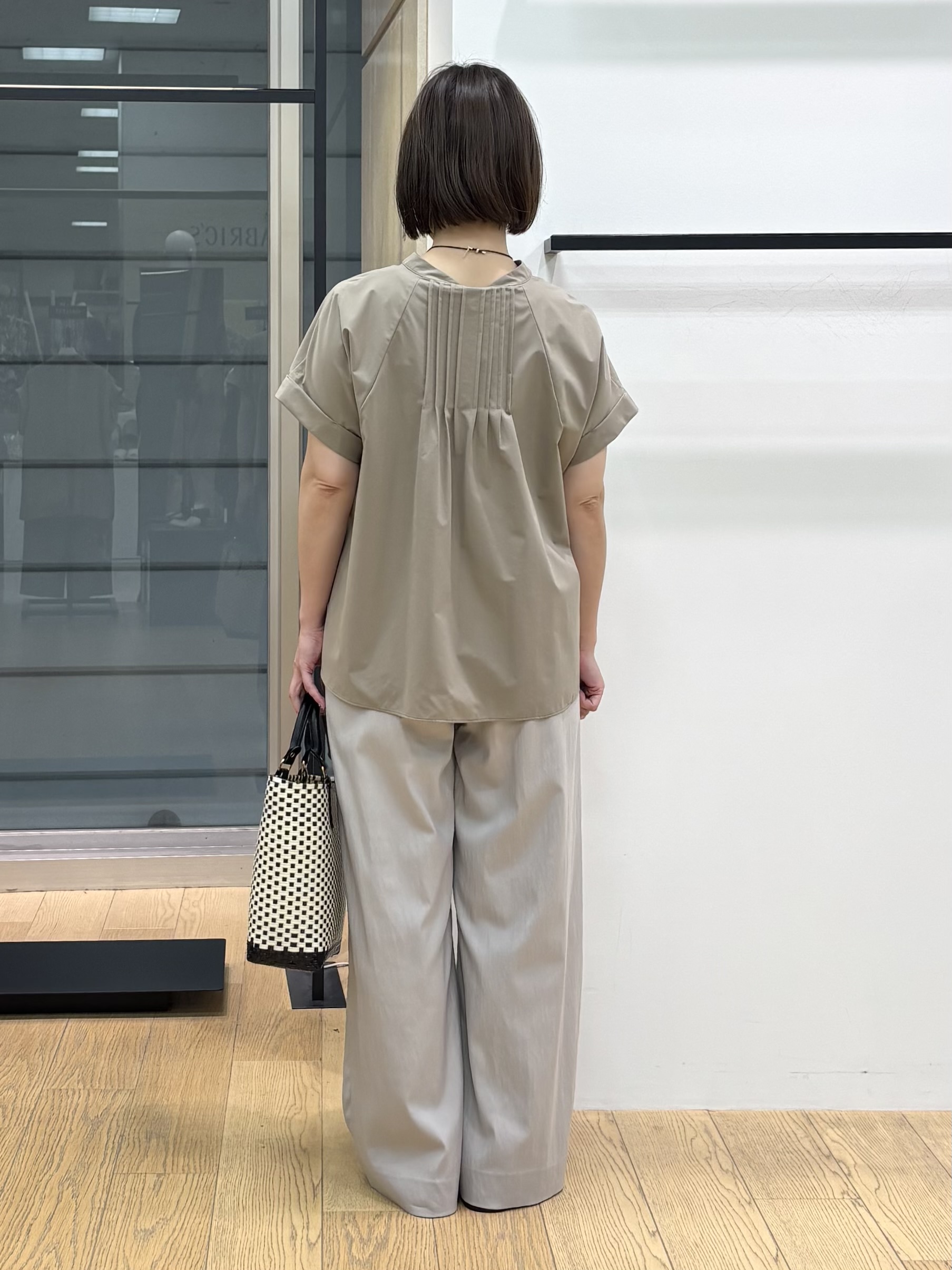 asamiさんの「INDIVI｜【撥水／UVケア／SETUP可能】軽量タックスキッパーブラウス」を使ったコーディネート